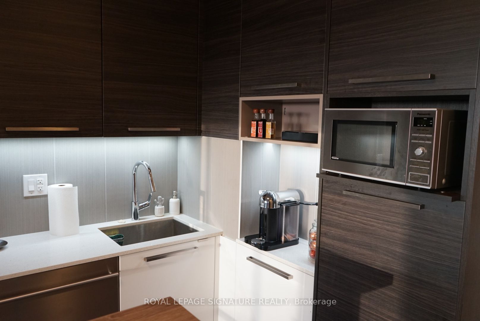 36 Park Lawn Road 1104 Property Photo 7