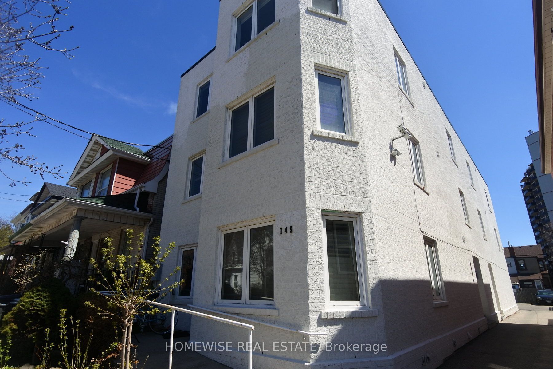 145 Lansdowne Avenue 201 Property Photo 1