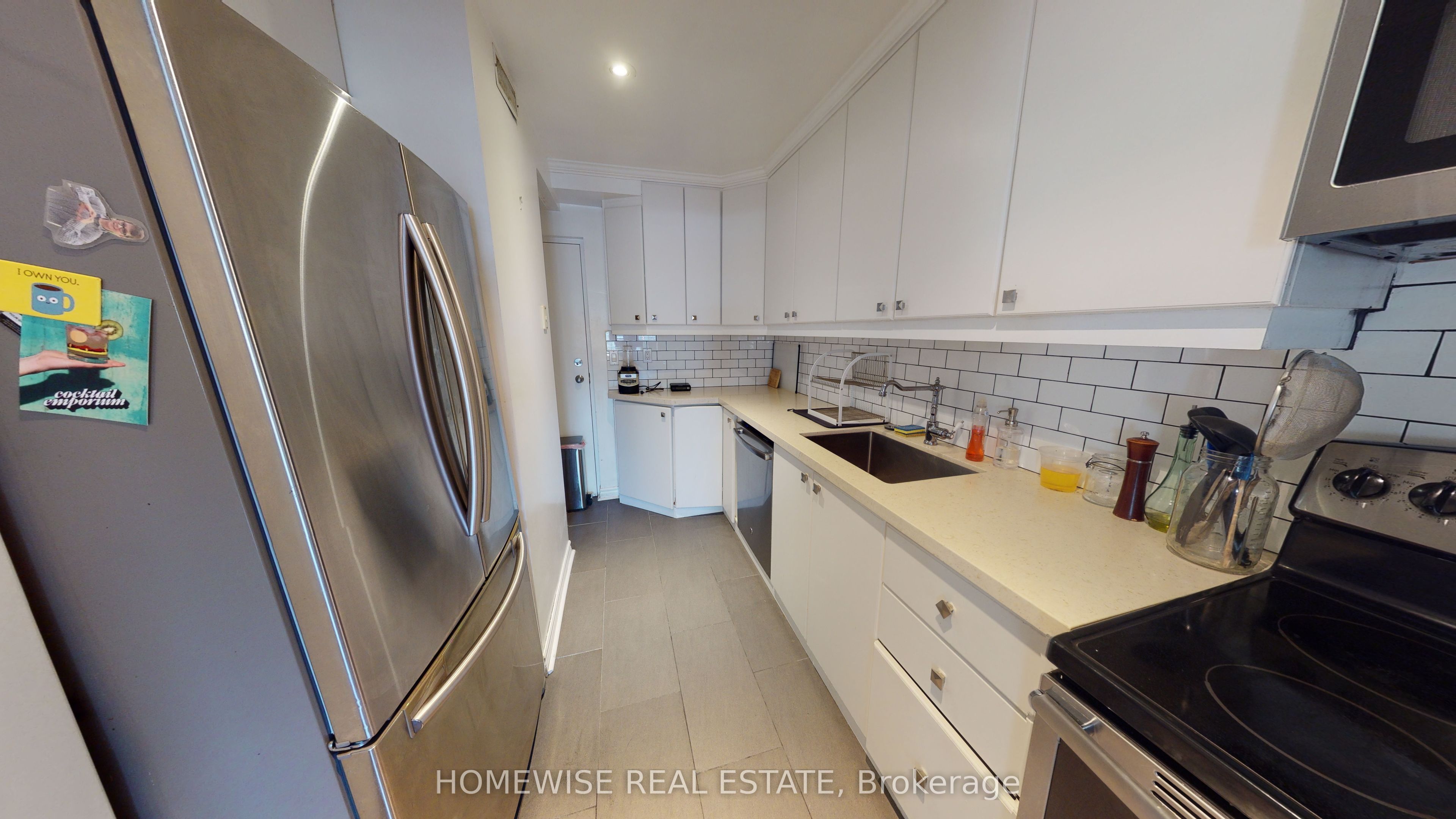 145 Lansdowne Avenue 201 Property Photo 2