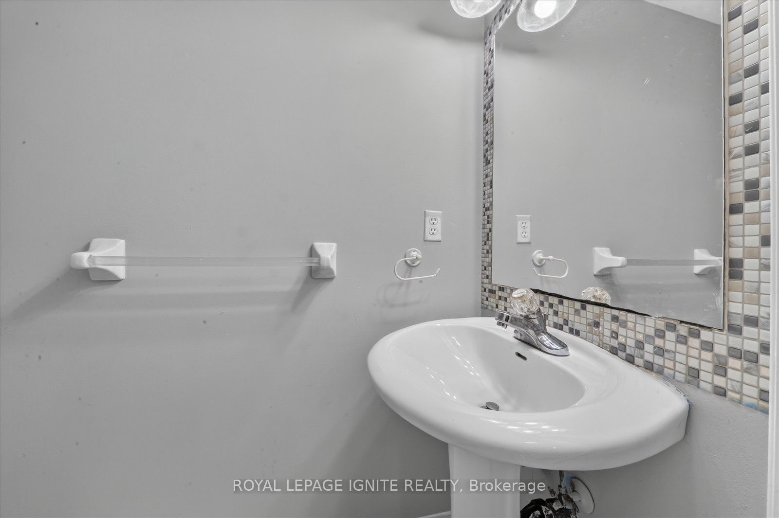 26 Roxton Crescent Property Photo 8