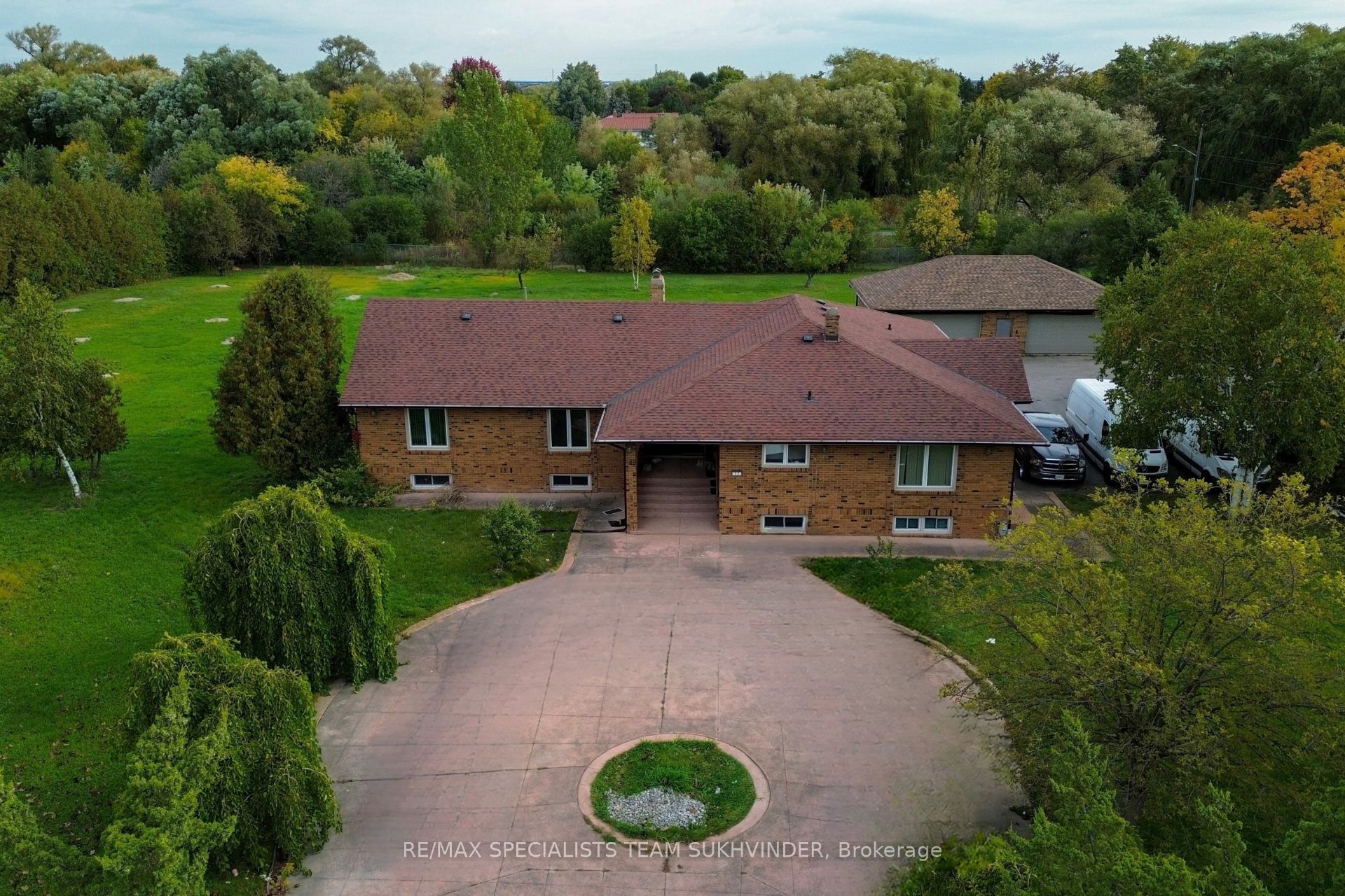 11 Julian Drive Property Photo 8