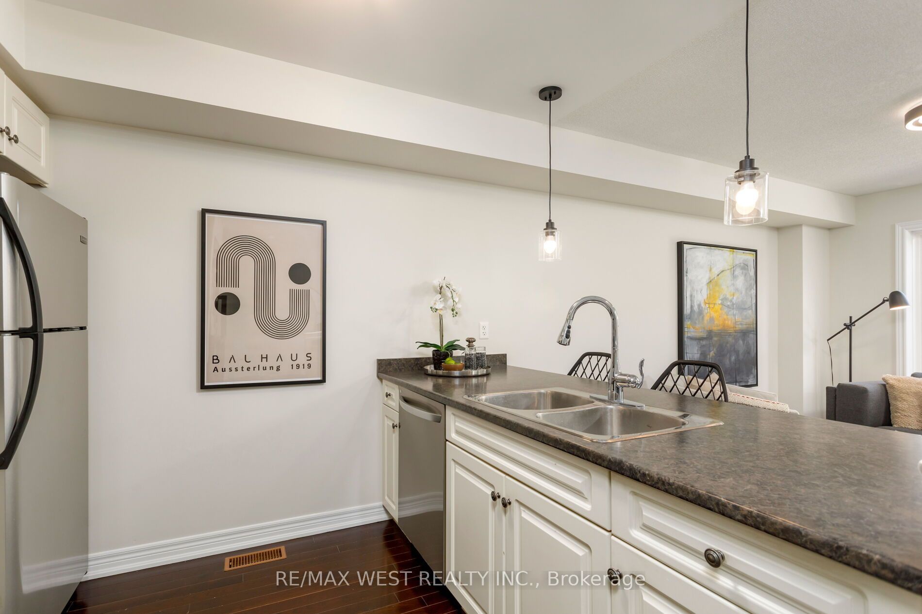 628 Bibby Common Property Photo 19