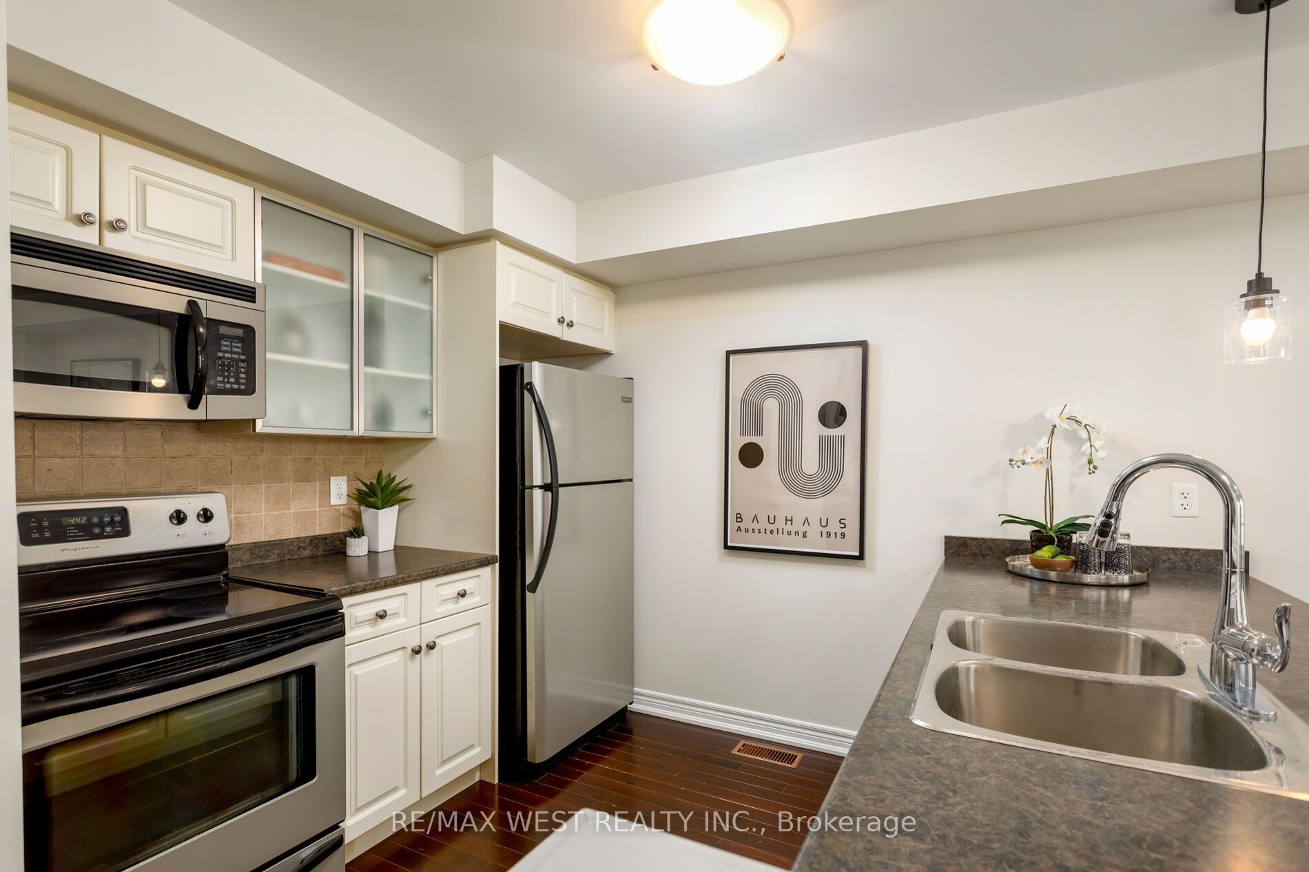 628 Bibby Common Property Photo 20
