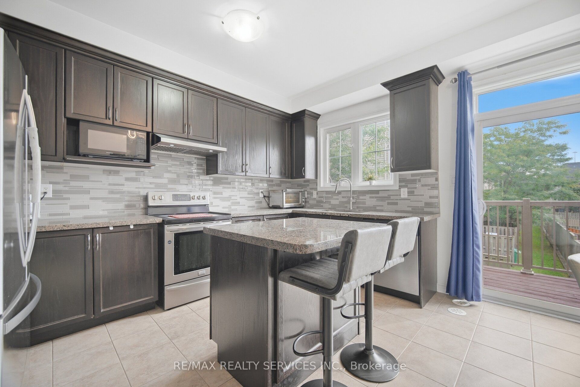 7 Cedar Lake Crescent 42 Property Photo 14