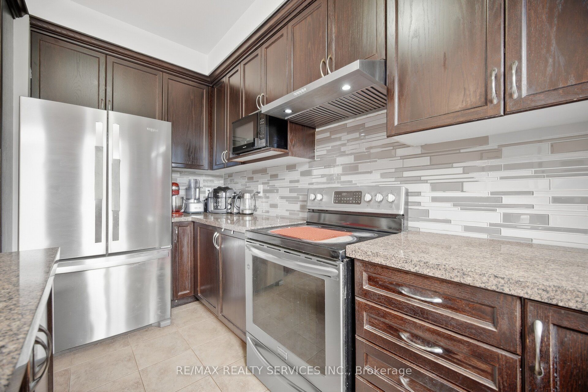 7 Cedar Lake Crescent 42 Property Photo 16