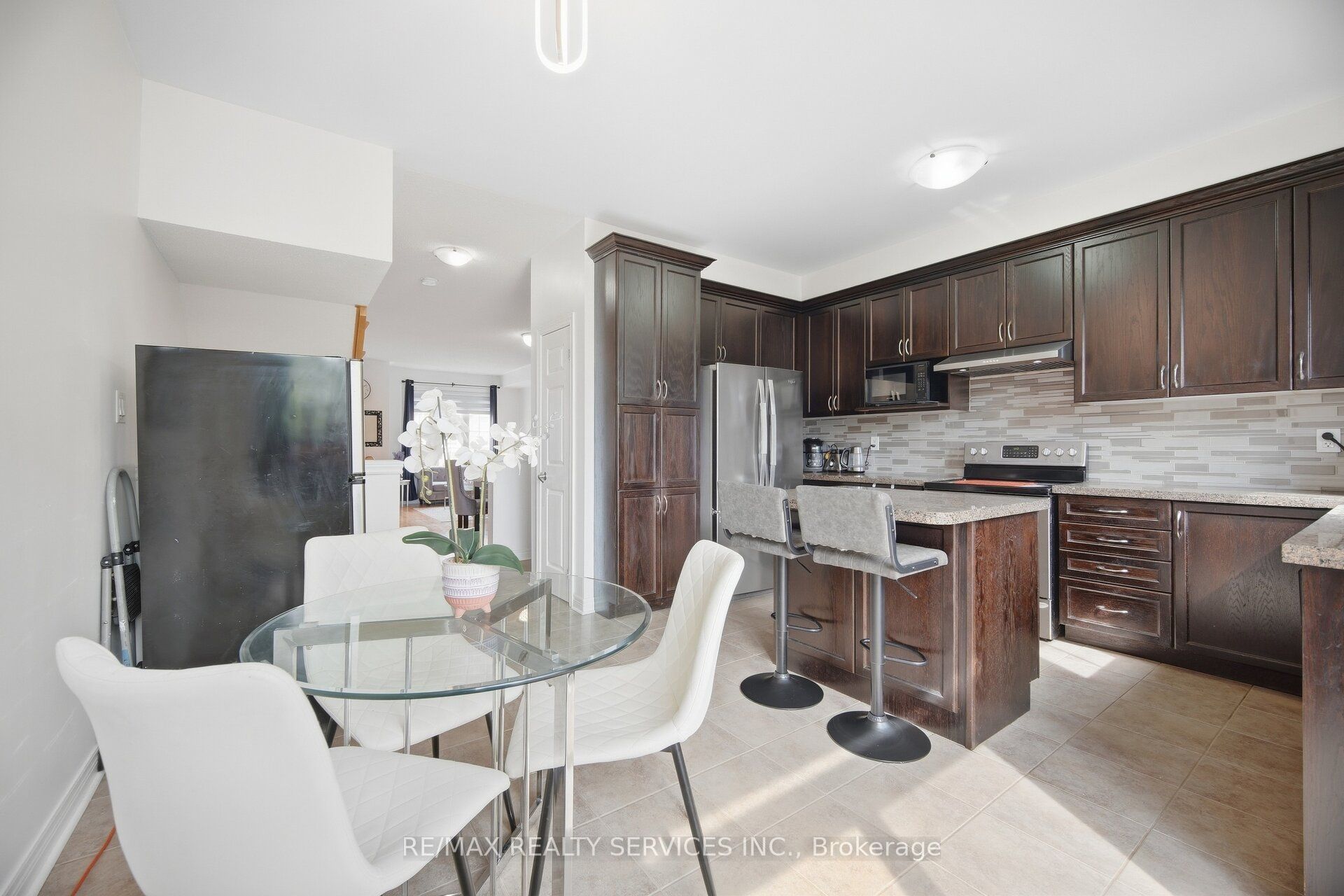 7 Cedar Lake Crescent 42 Property Photo 24