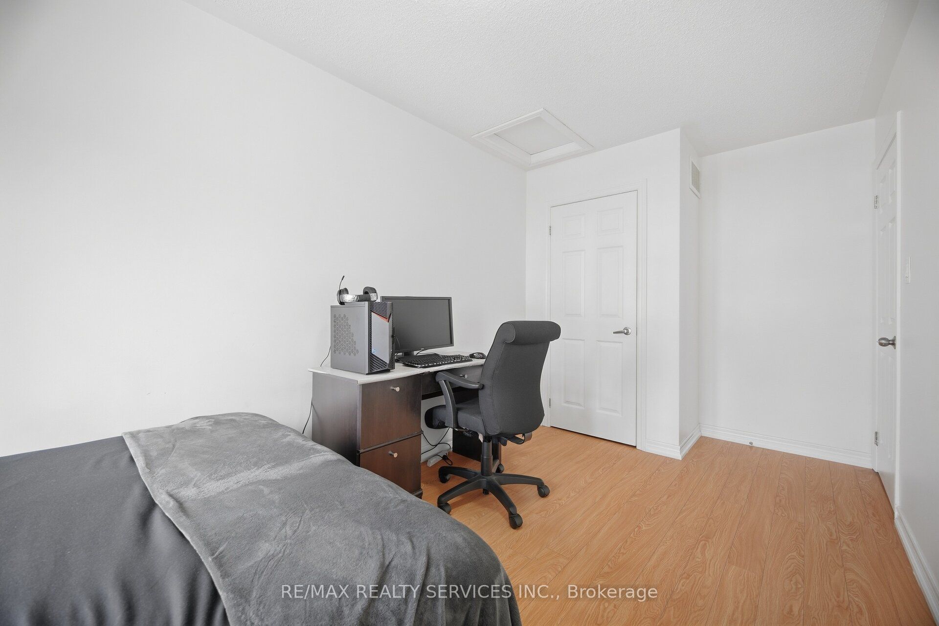7 Cedar Lake Crescent 42 Property Photo 33