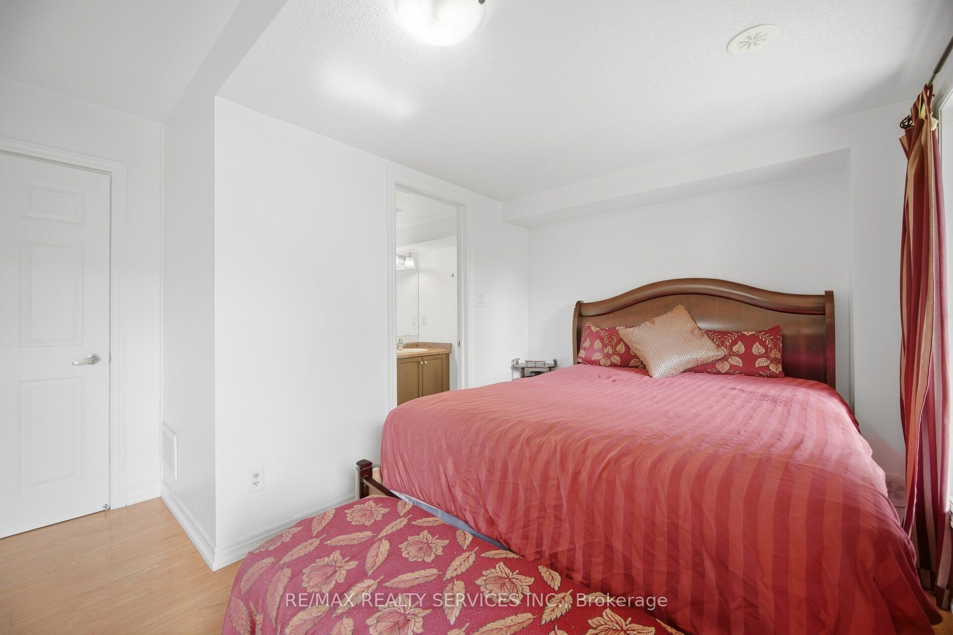 7 Cedar Lake Crescent 42 Property Photo 40