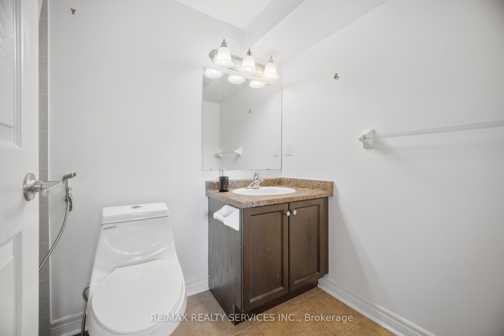 7 Cedar Lake Crescent 42 Property Photo 41
