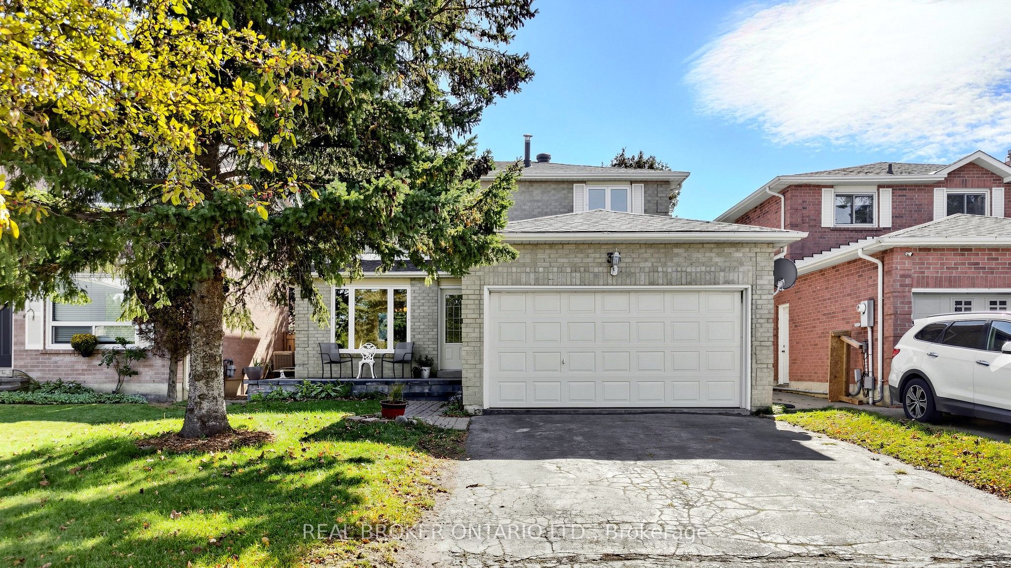 33 Fountainbridge Drive Property Photo 1