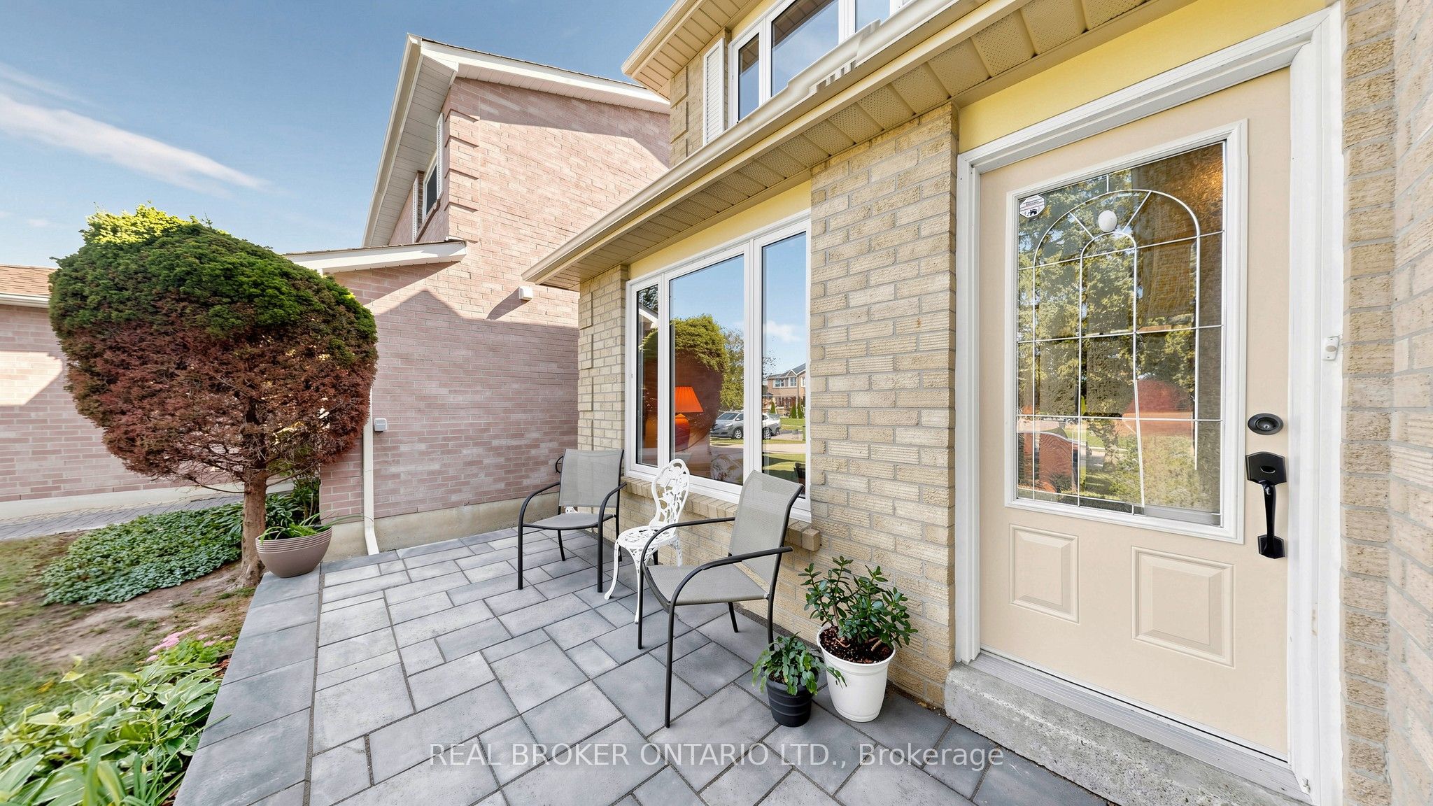 33 Fountainbridge Drive Property Photo 2