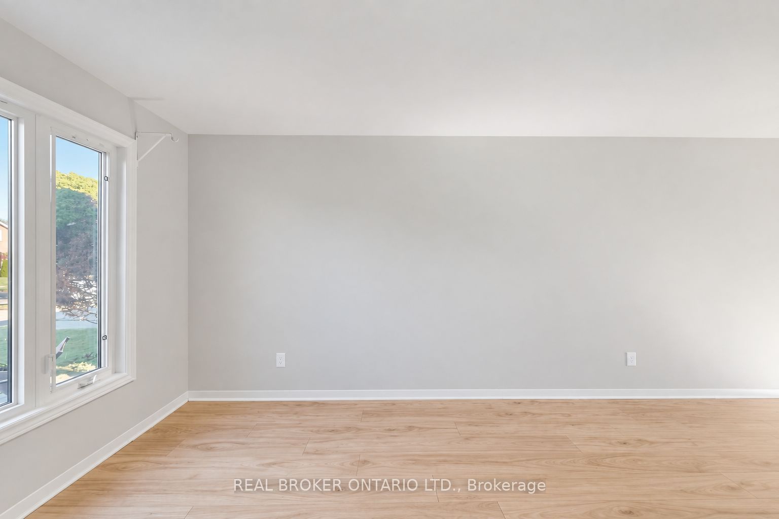 33 Fountainbridge Drive Property Photo 3