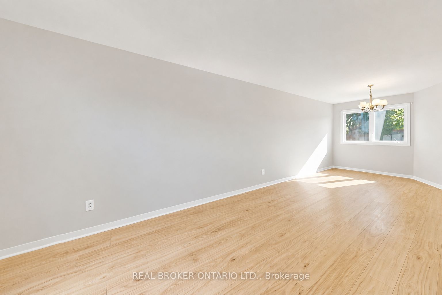 33 Fountainbridge Drive Property Photo 5
