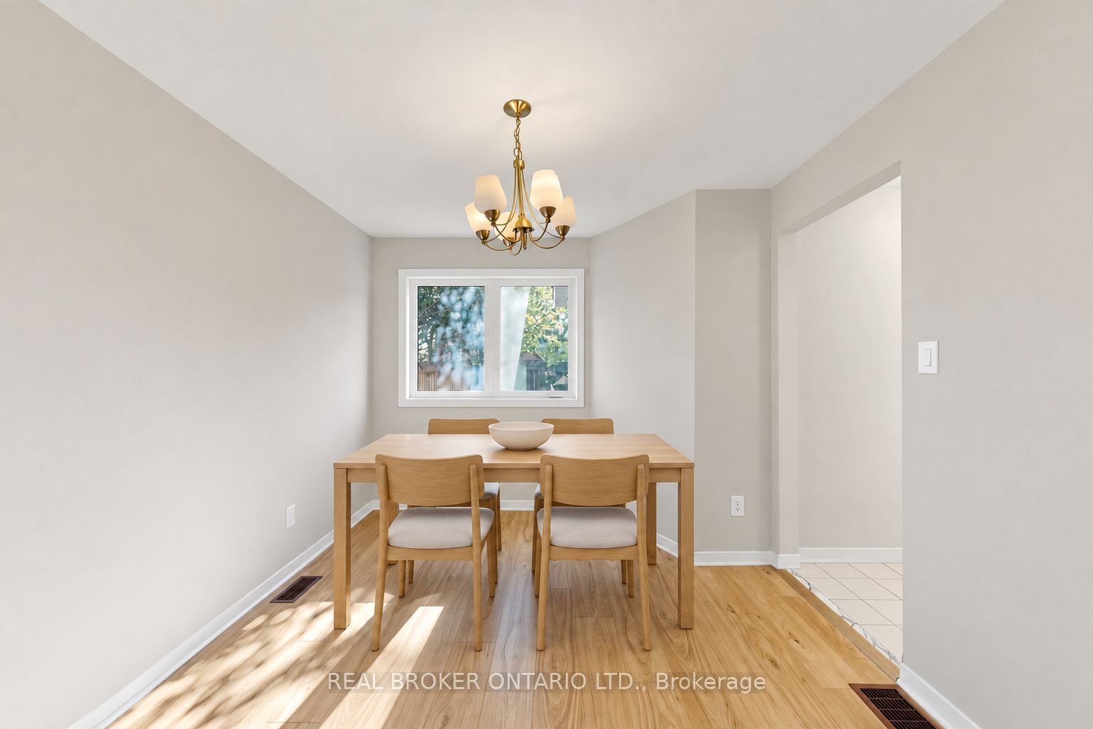 33 Fountainbridge Drive Property Photo 6