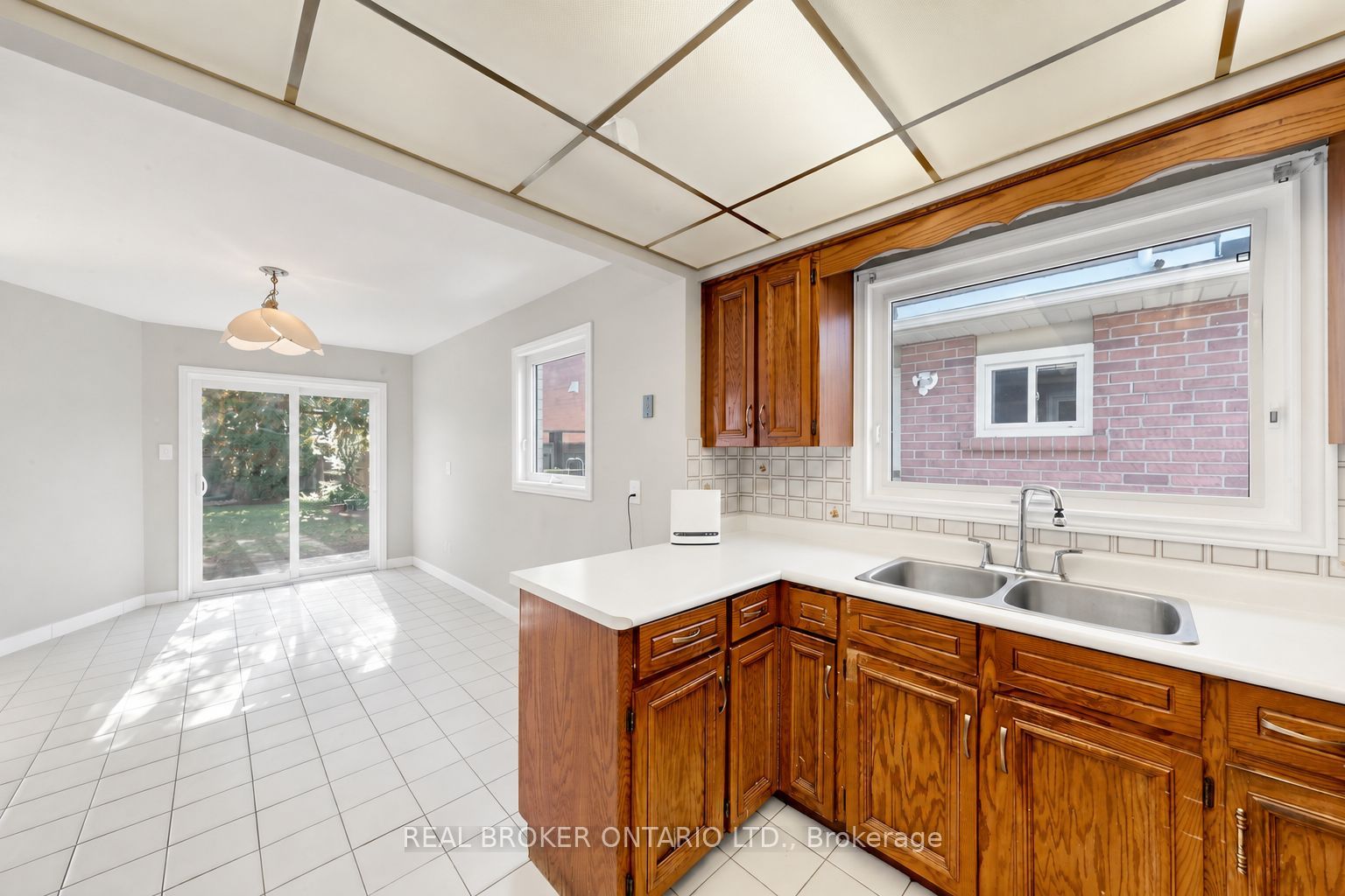 33 Fountainbridge Drive Property Photo 8