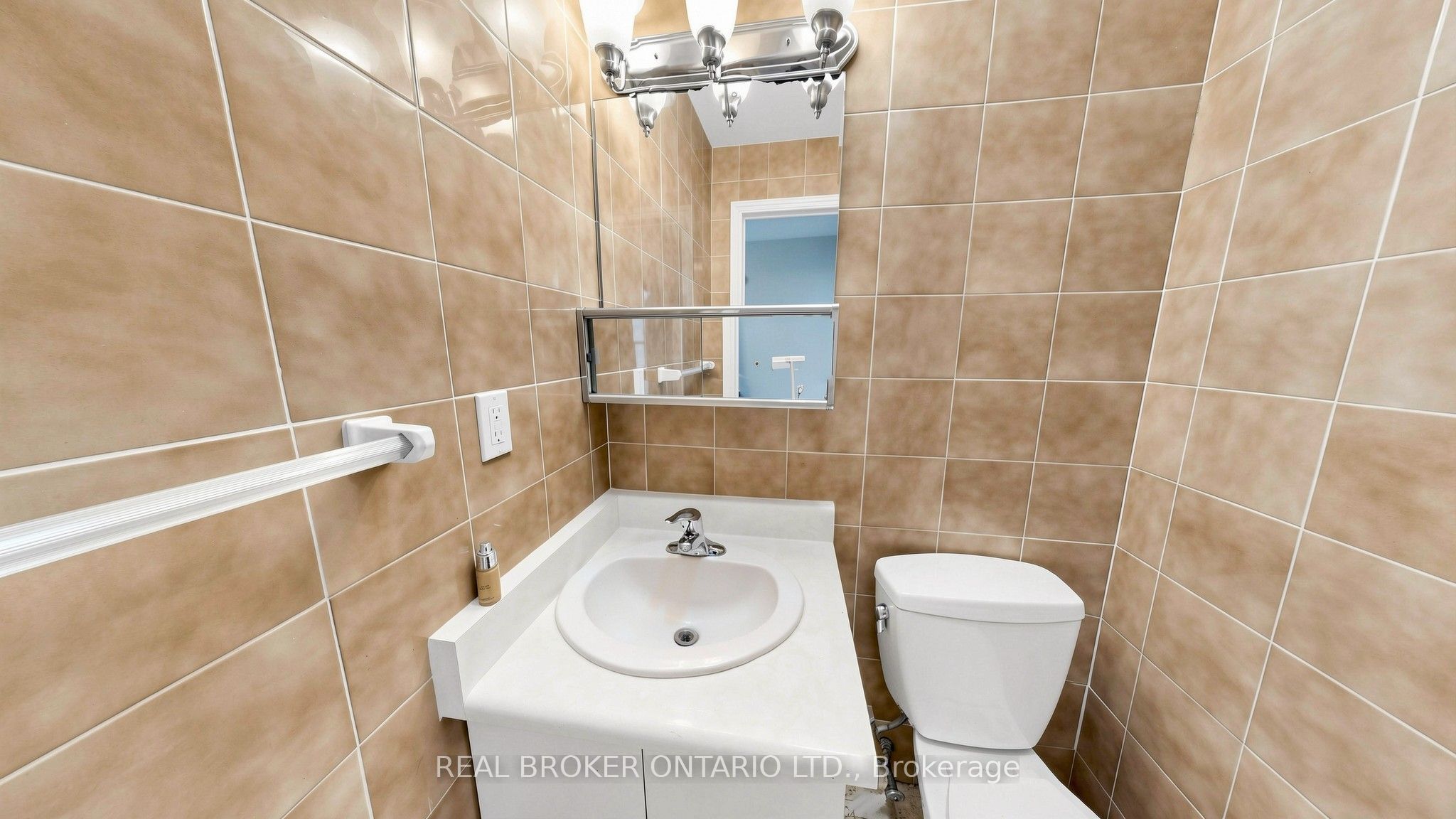 33 Fountainbridge Drive Property Photo 9