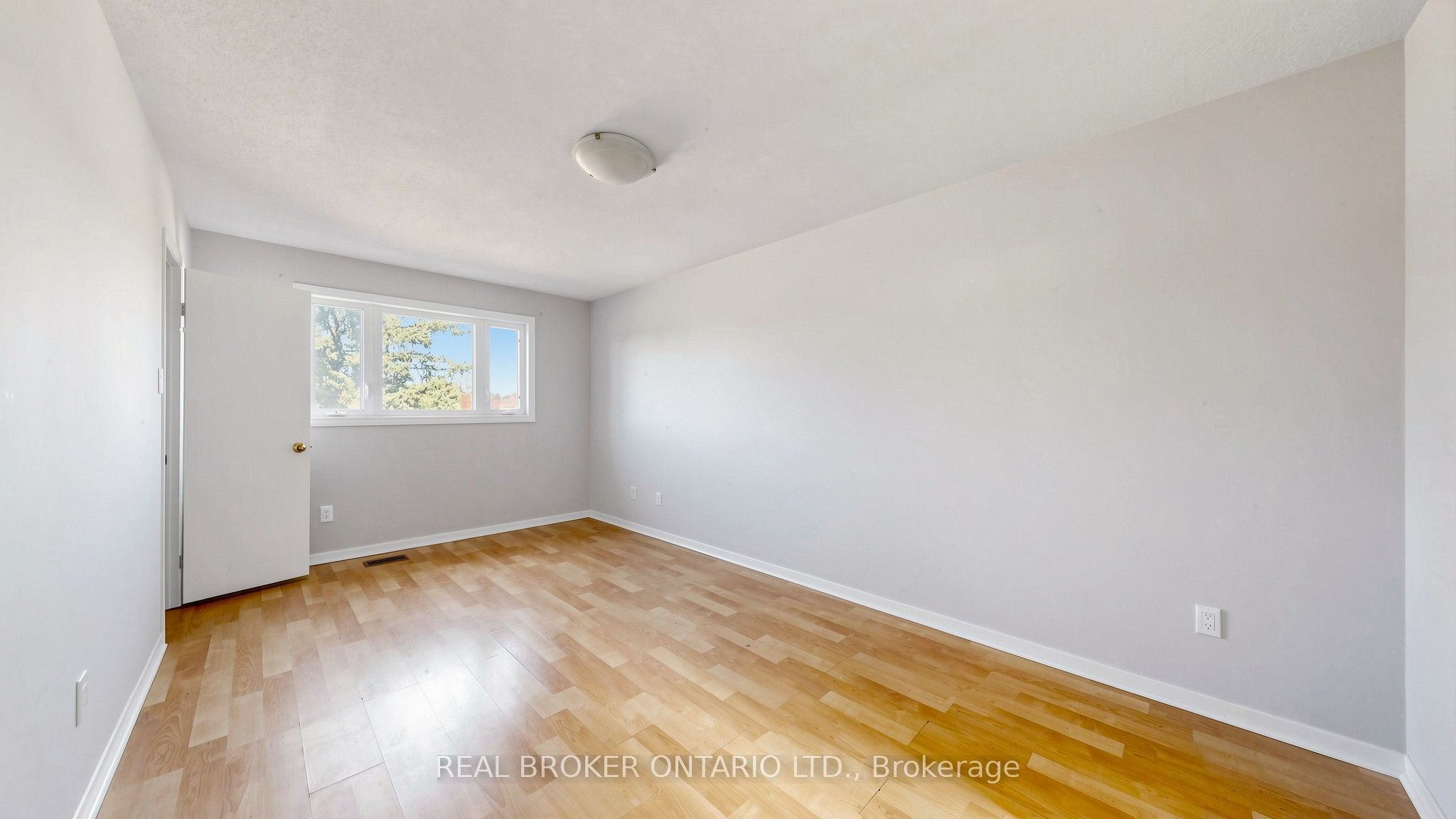 33 Fountainbridge Drive Property Photo 14