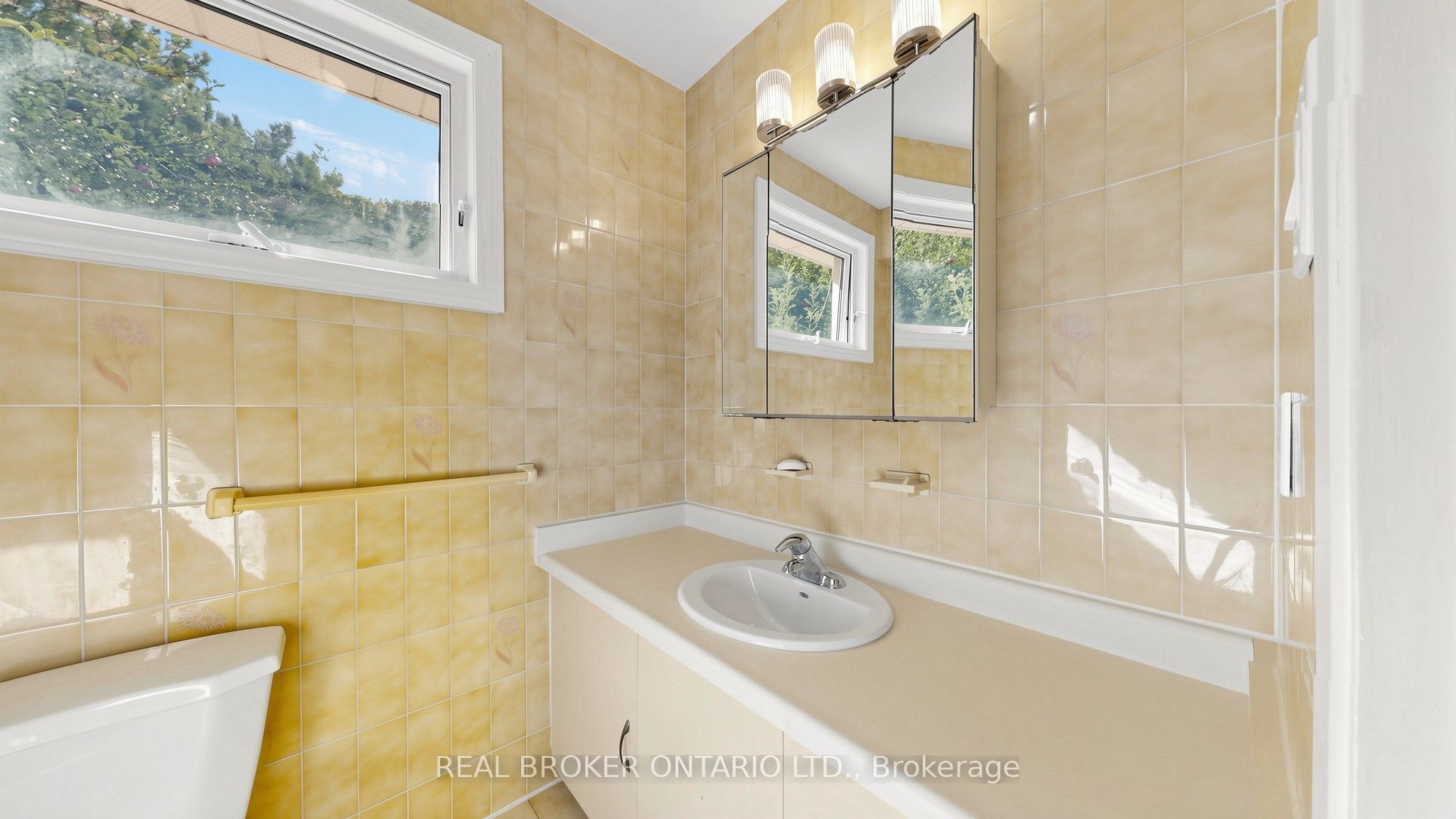 33 Fountainbridge Drive Property Photo 17
