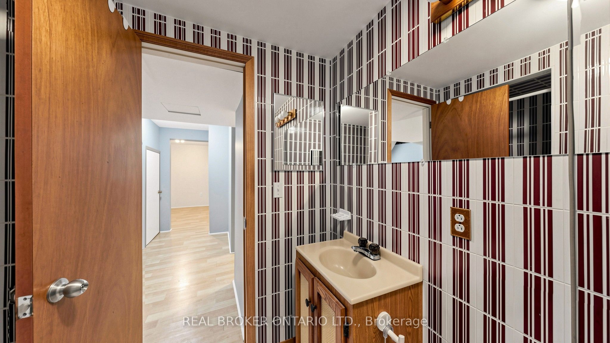 33 Fountainbridge Drive Property Photo 22
