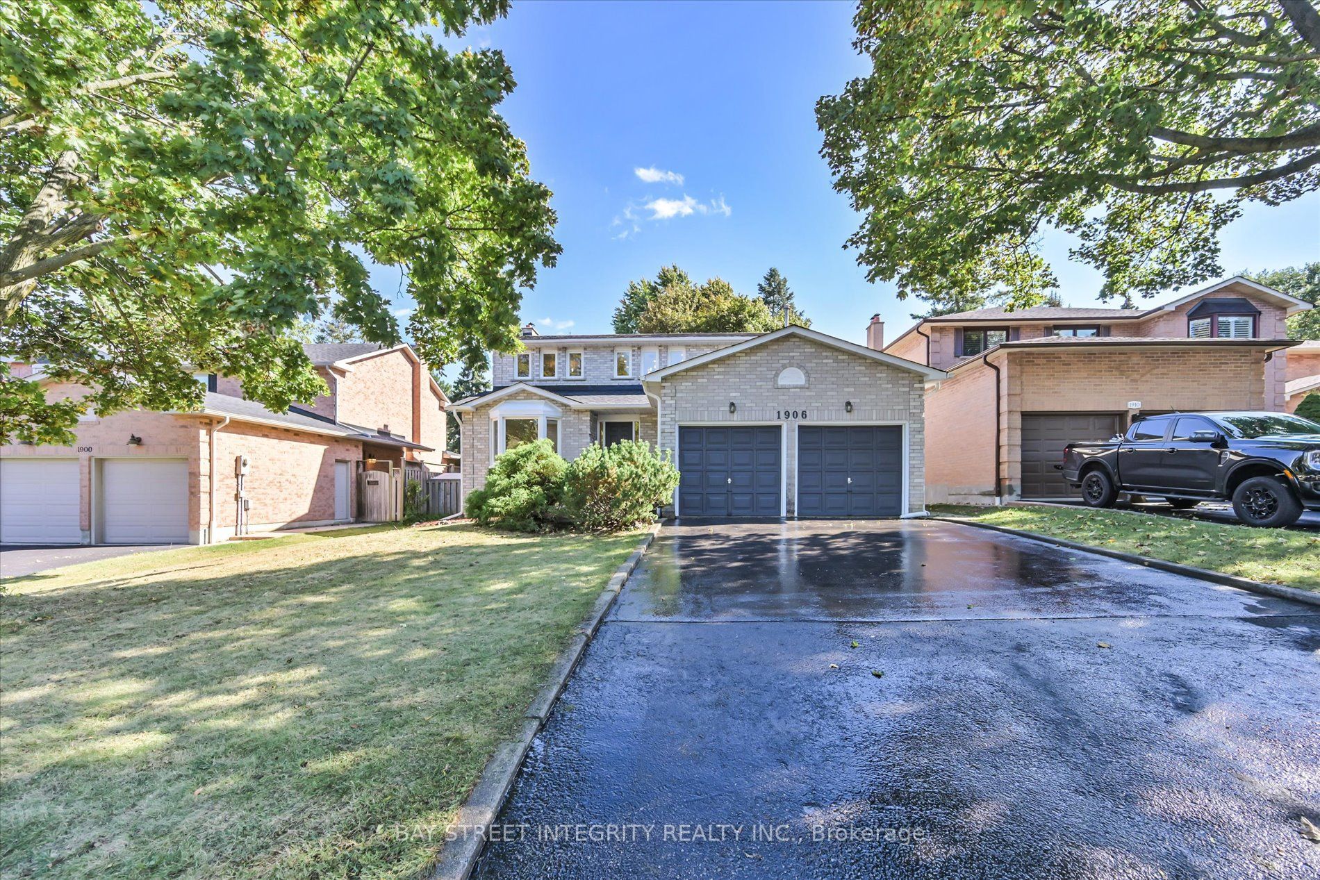 1906 Stoneybrook Court Property Photo 1