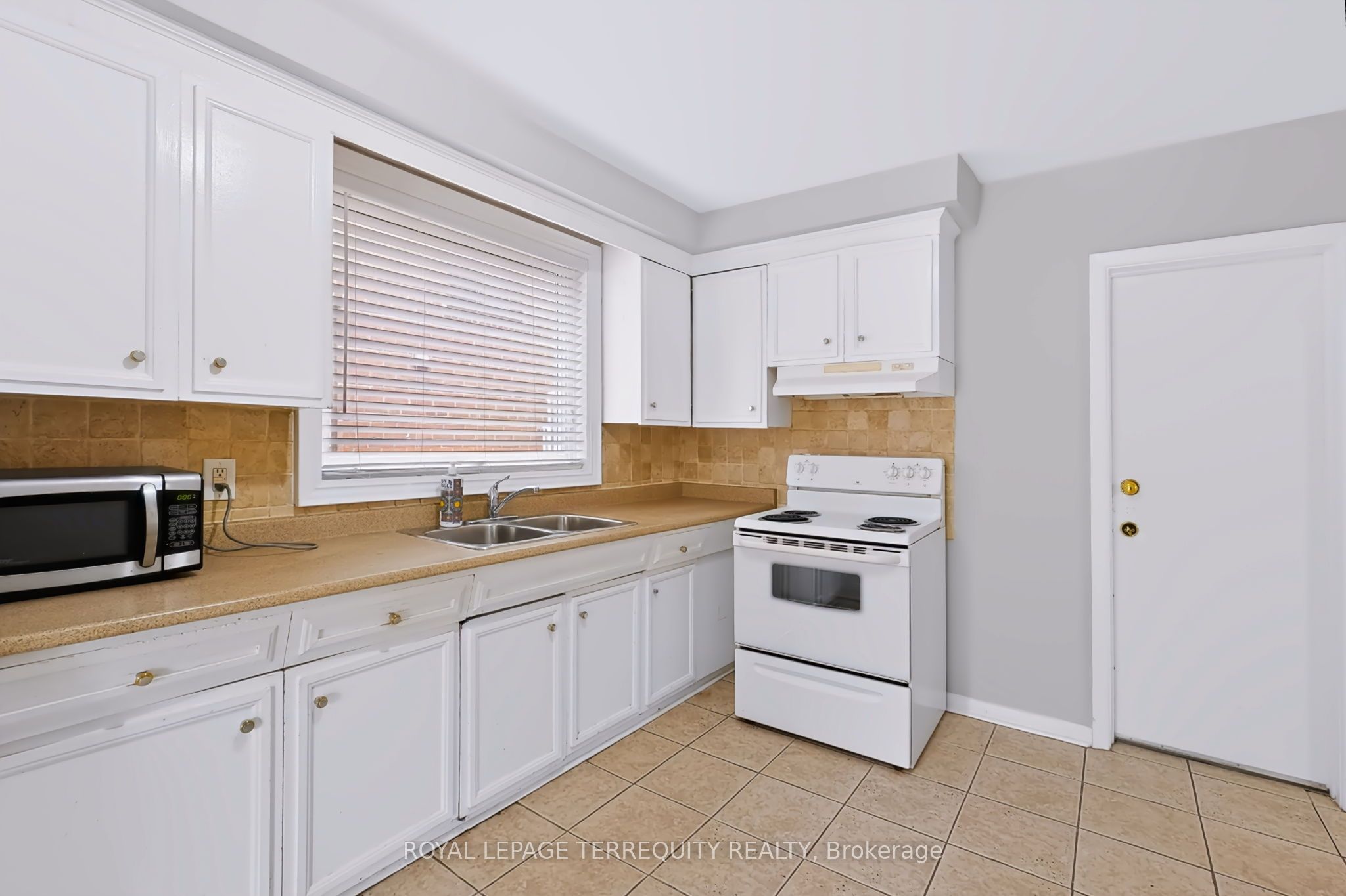 32 Dynevor Road Main Property Photo 12