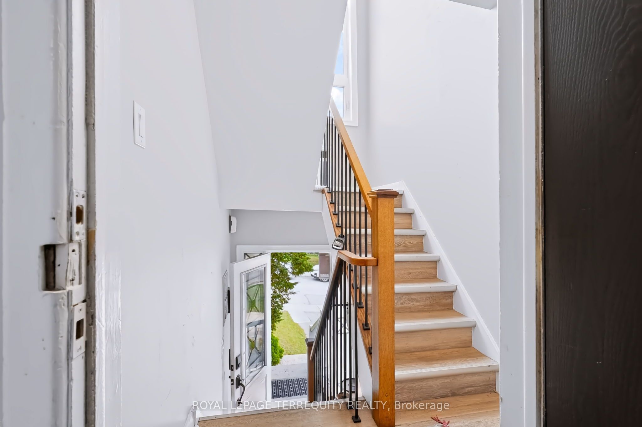 32 Dynevor Road Upper Property Photo 2