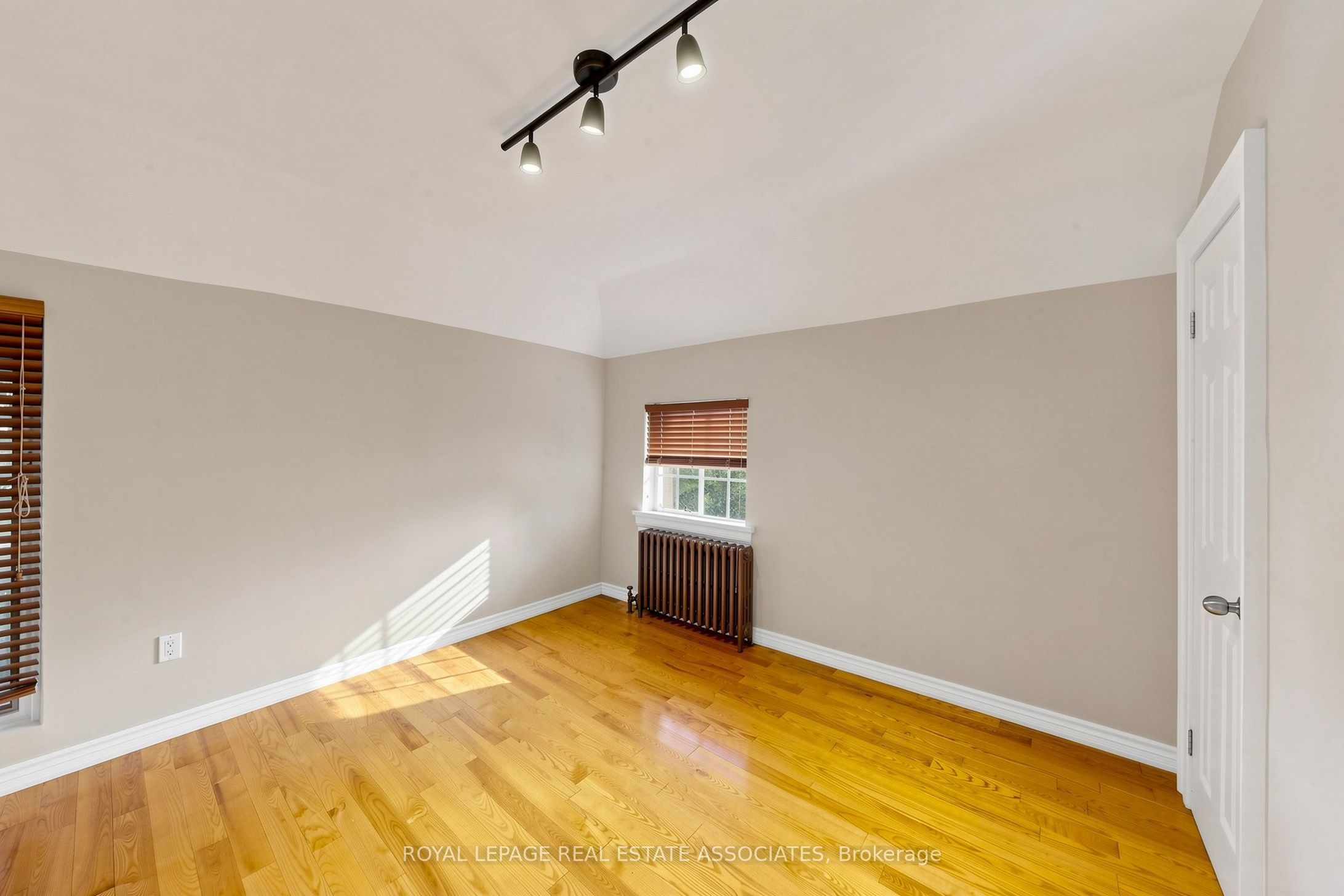 298 Lakeshore Road Property Photo 34