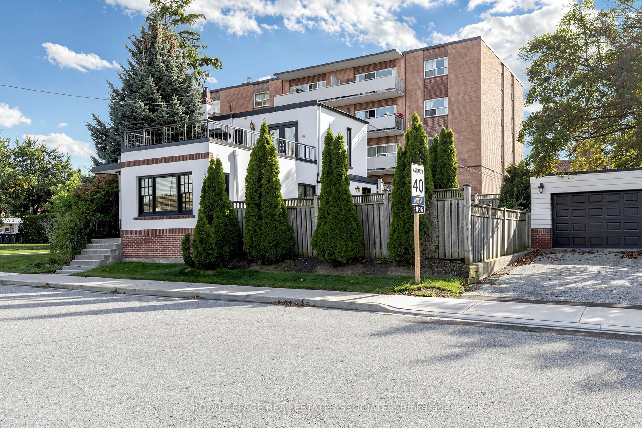 298 Lakeshore Road E Property Photo 5