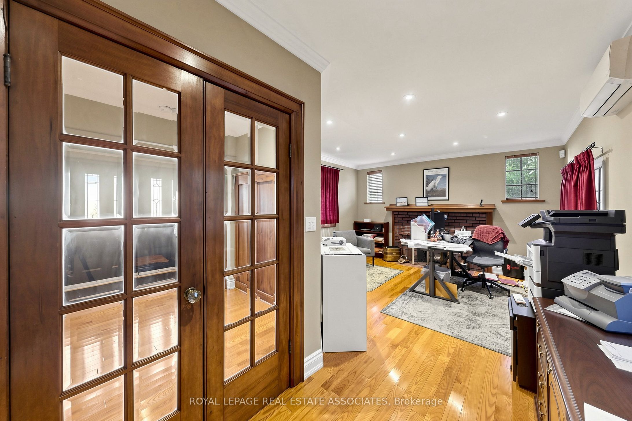 298 Lakeshore Road E Property Photo 6