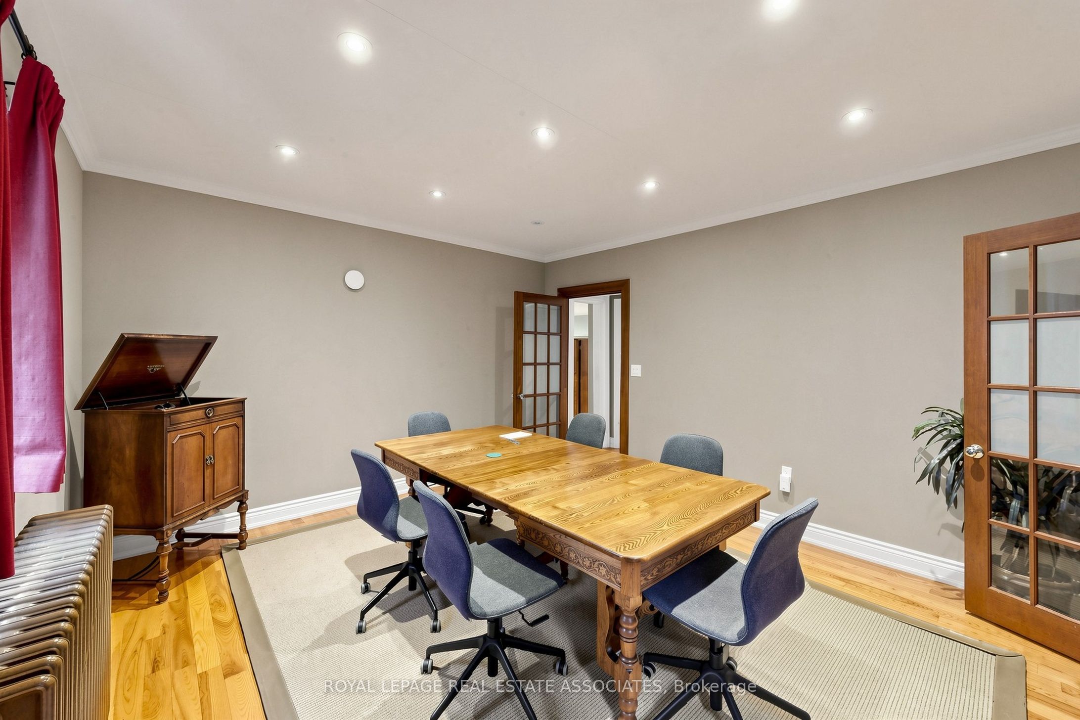 298 Lakeshore Road E Property Photo 13