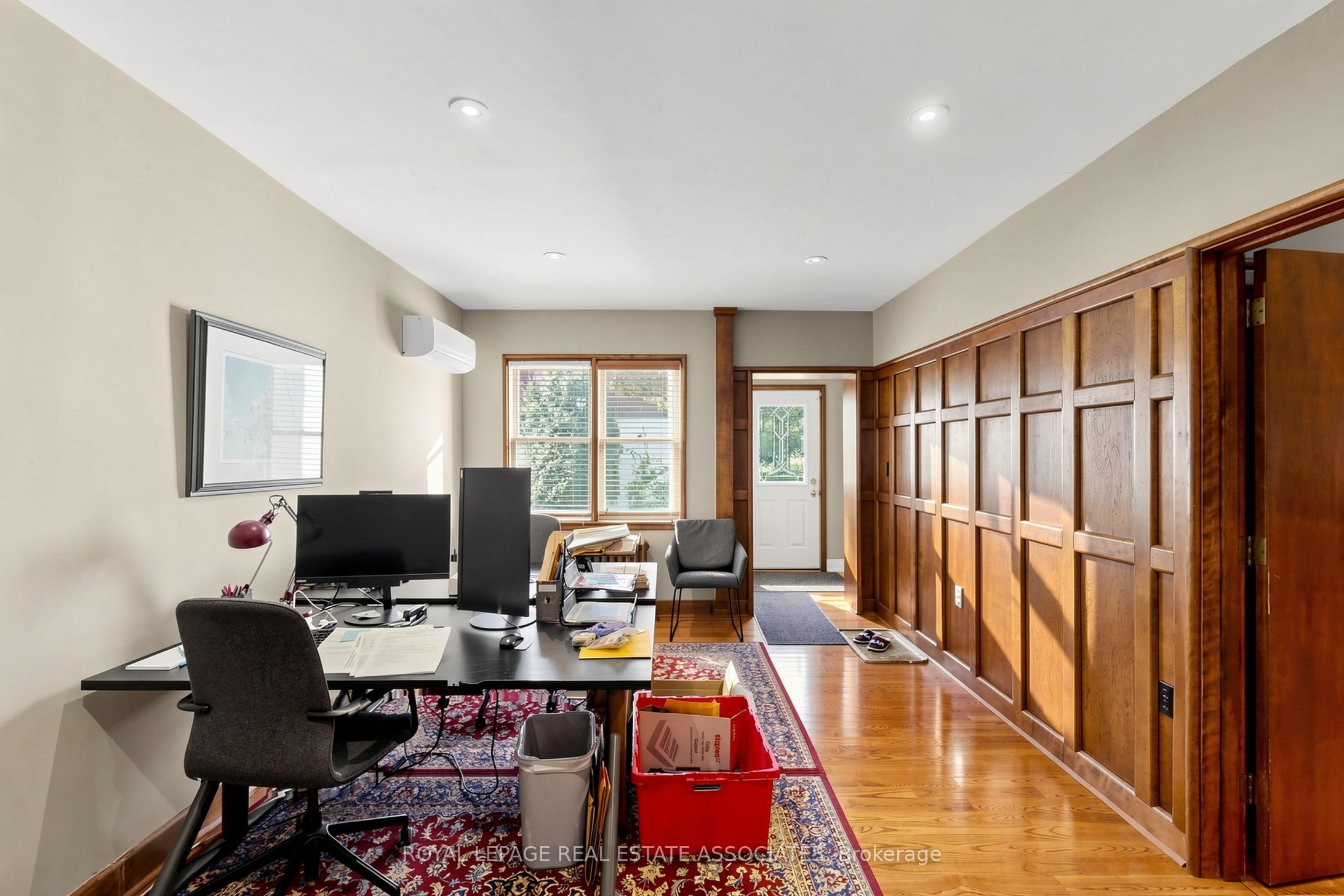 298 Lakeshore Road E Property Photo 17