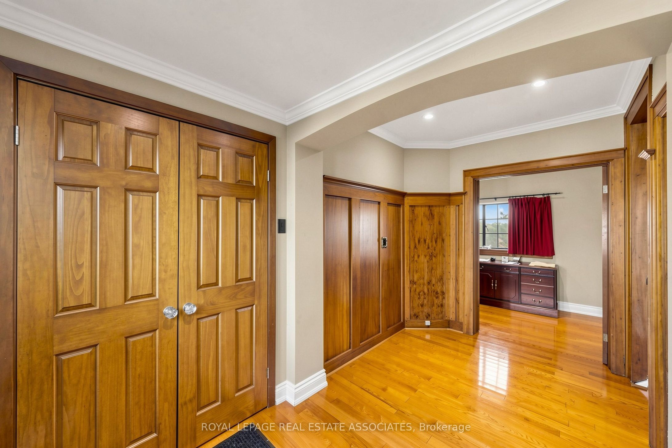298 Lakeshore Road E Property Photo 29