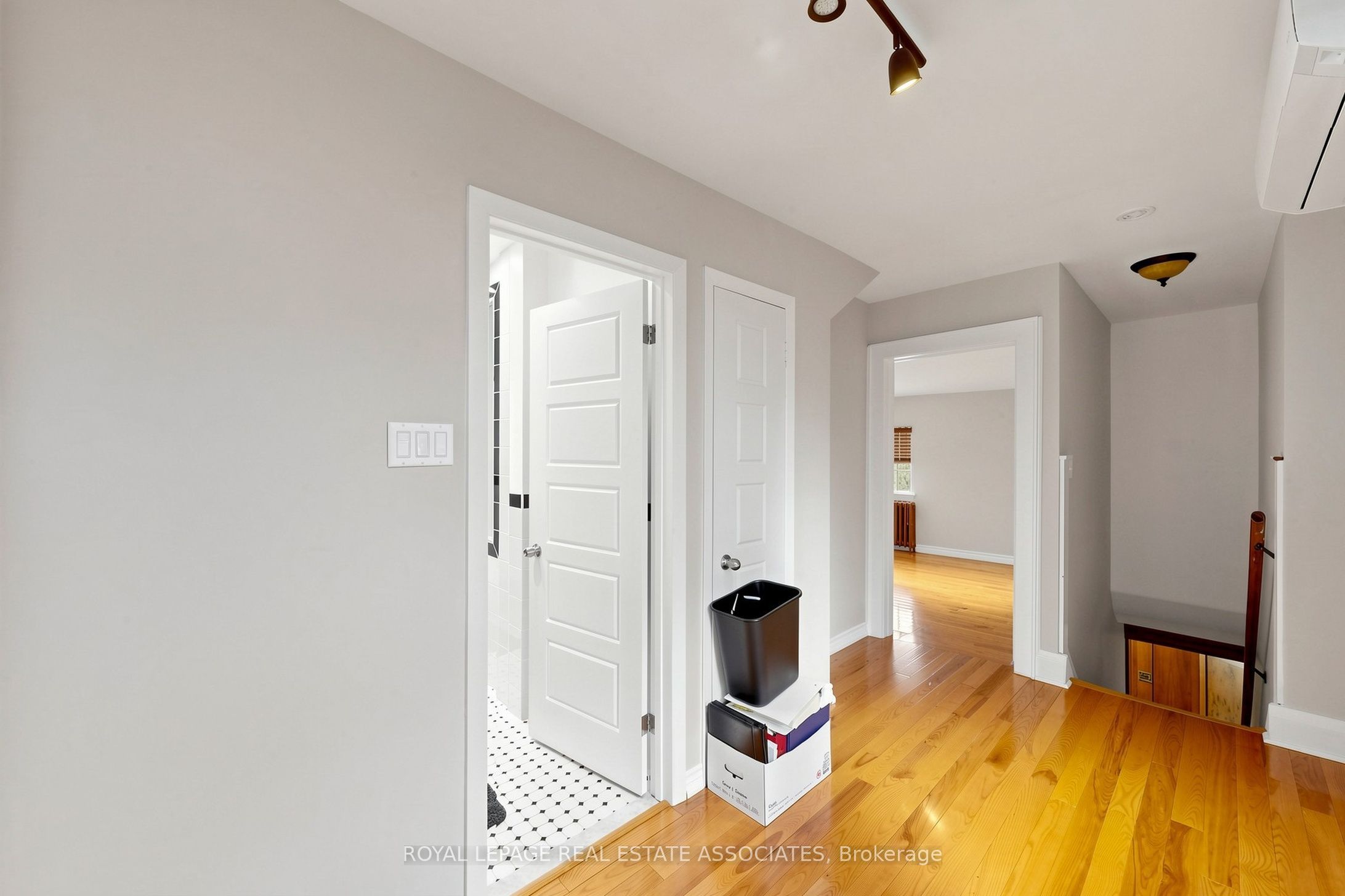 298 Lakeshore Road E Property Photo 31