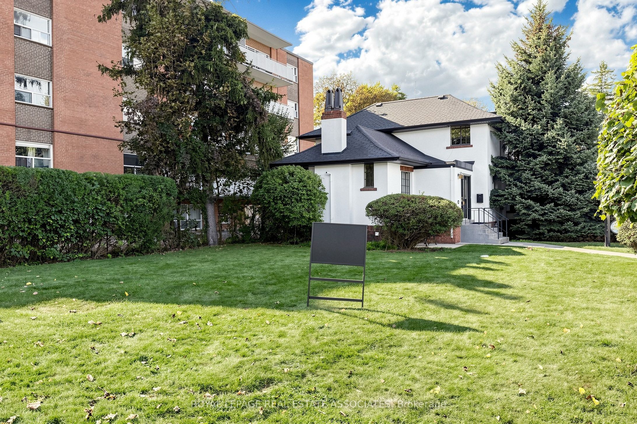 298 Lakeshore Road E Property Photo 38