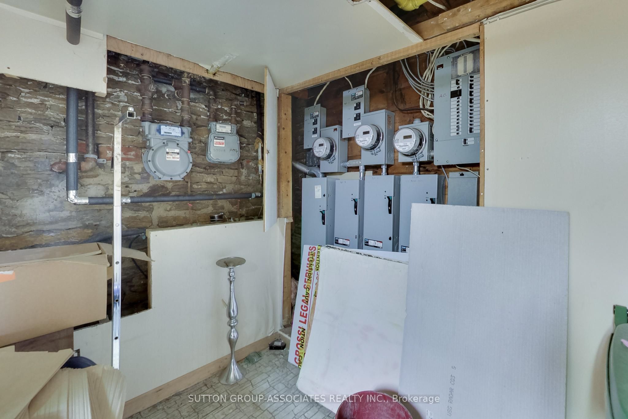 1181-1183 St Clair Avenue W Property Photo 9