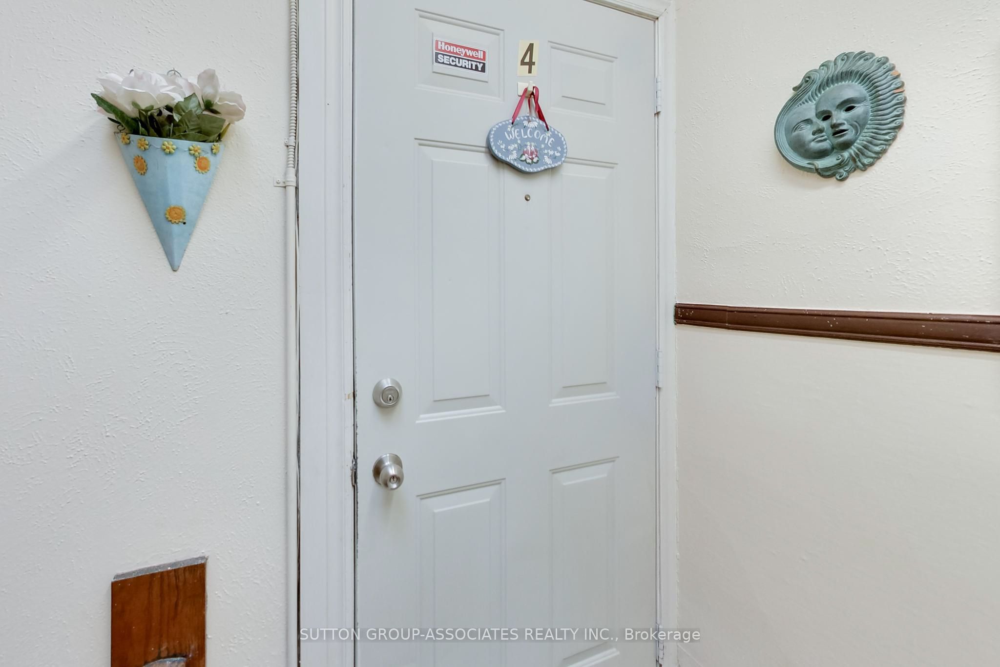 1181-1183 St Clair Avenue W Property Photo 12