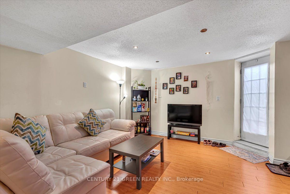 7 Accent Circle Property Photo 30