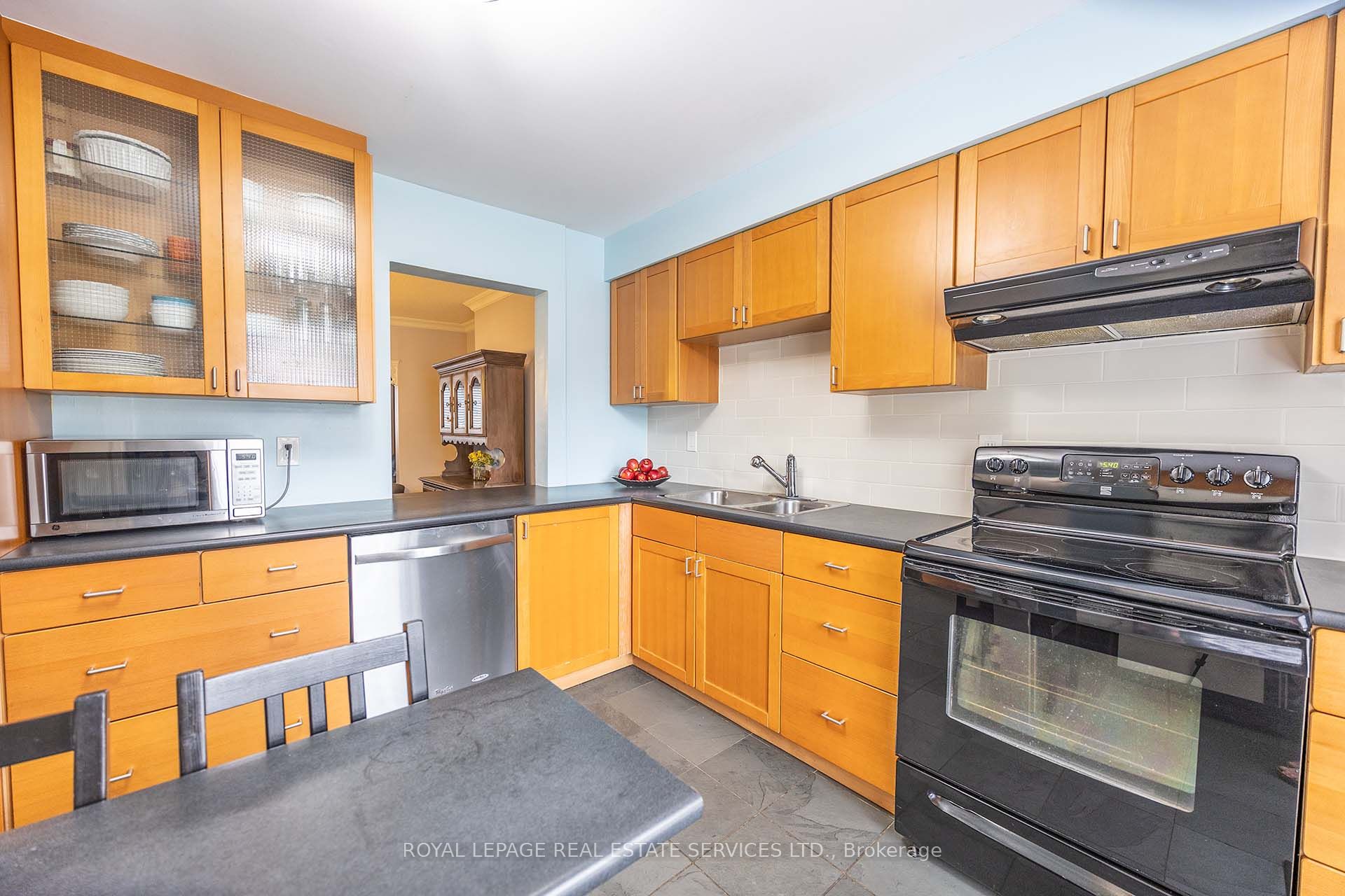 71 Old Burnhamthorpe Road 18 Property Photo 7