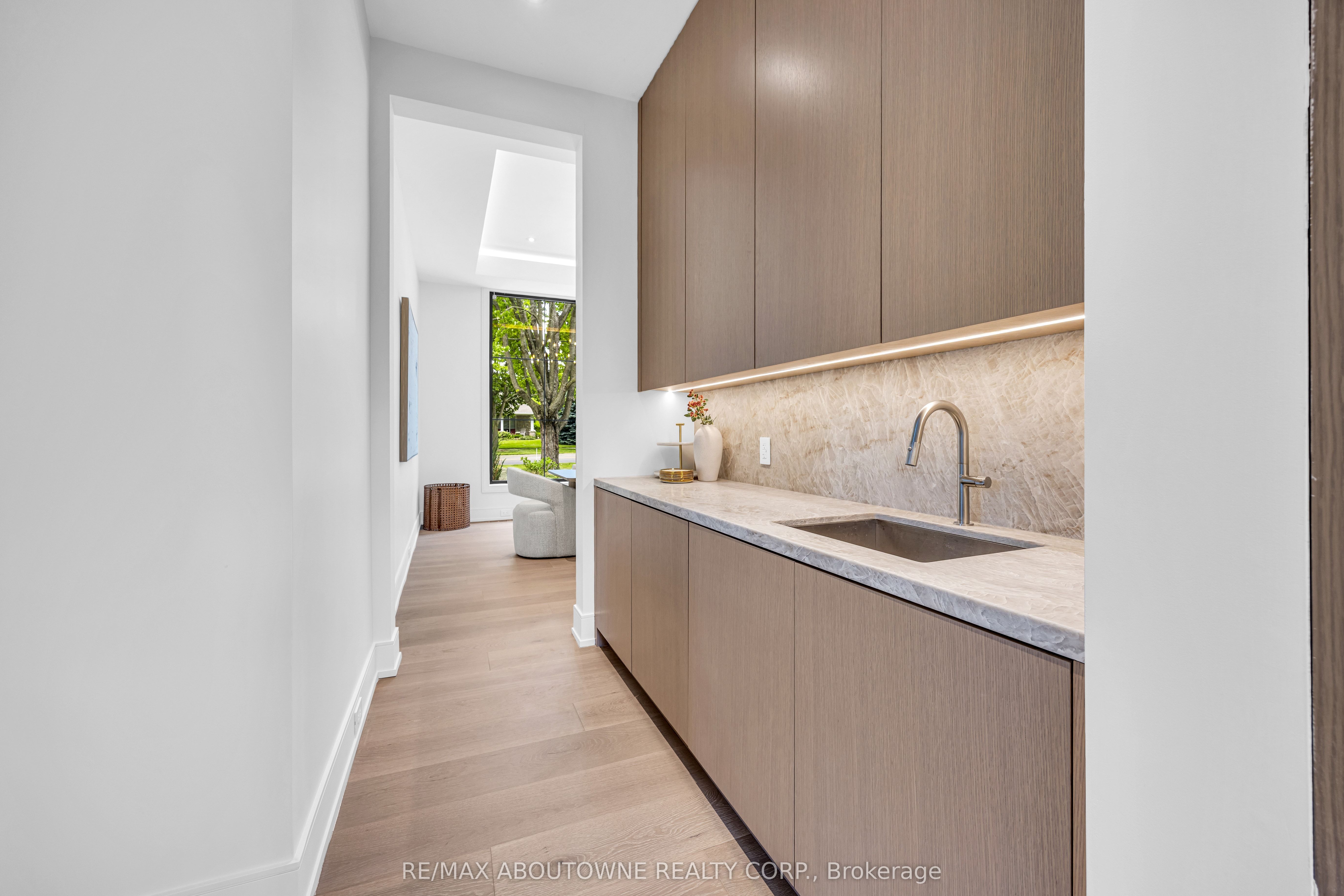152 Third Line Property Photo 9