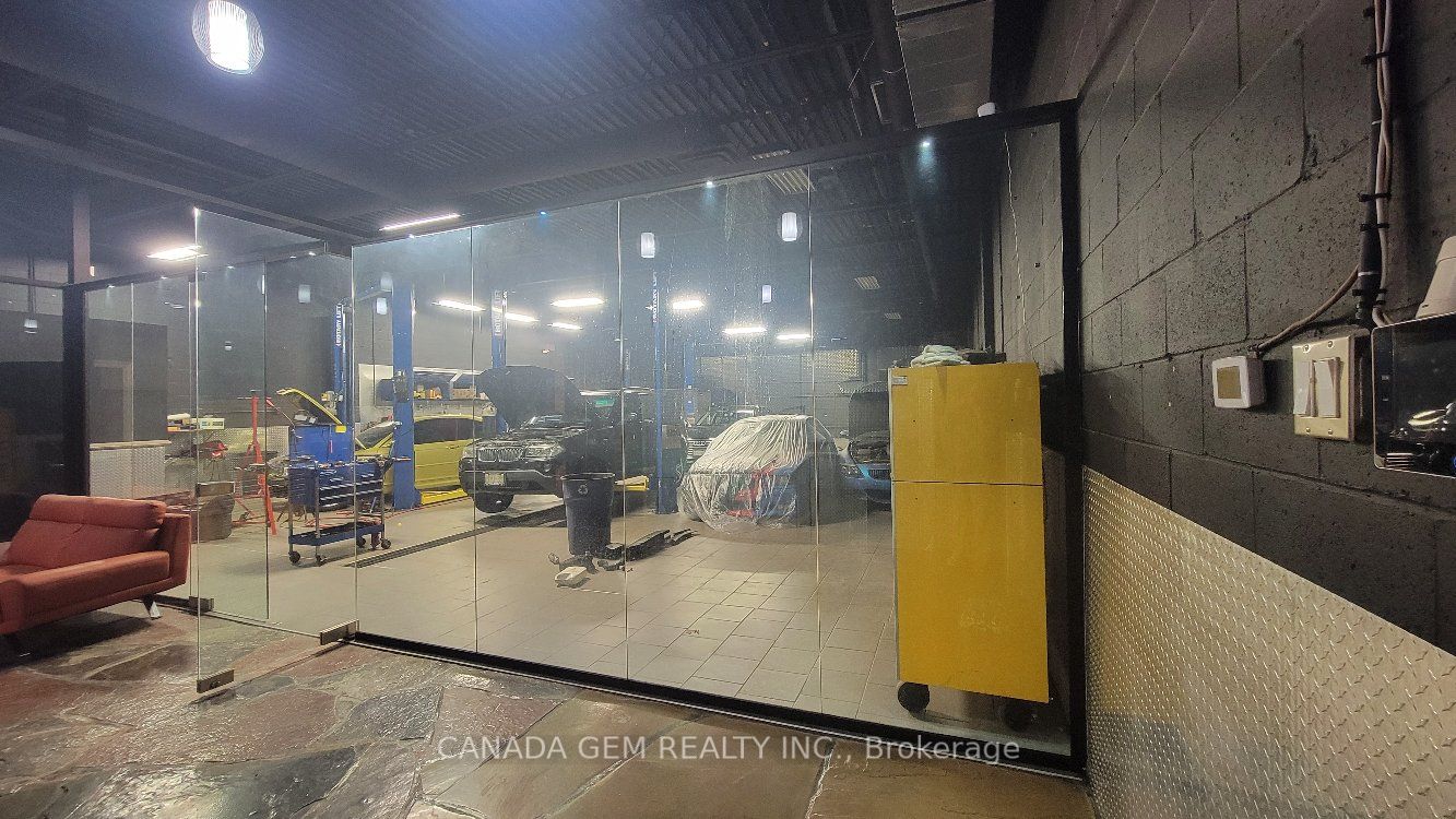 W13877214 Property Photo 2