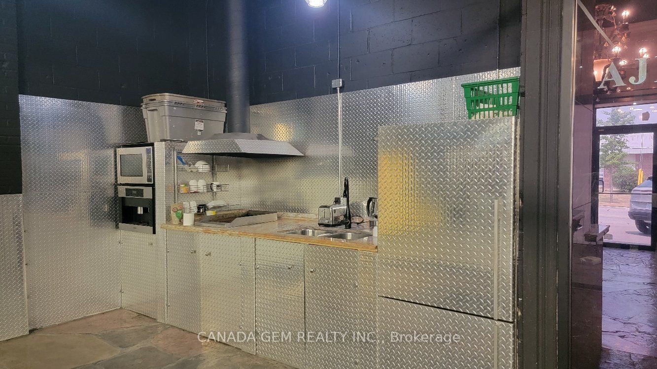 W13877214 Property Photo 7