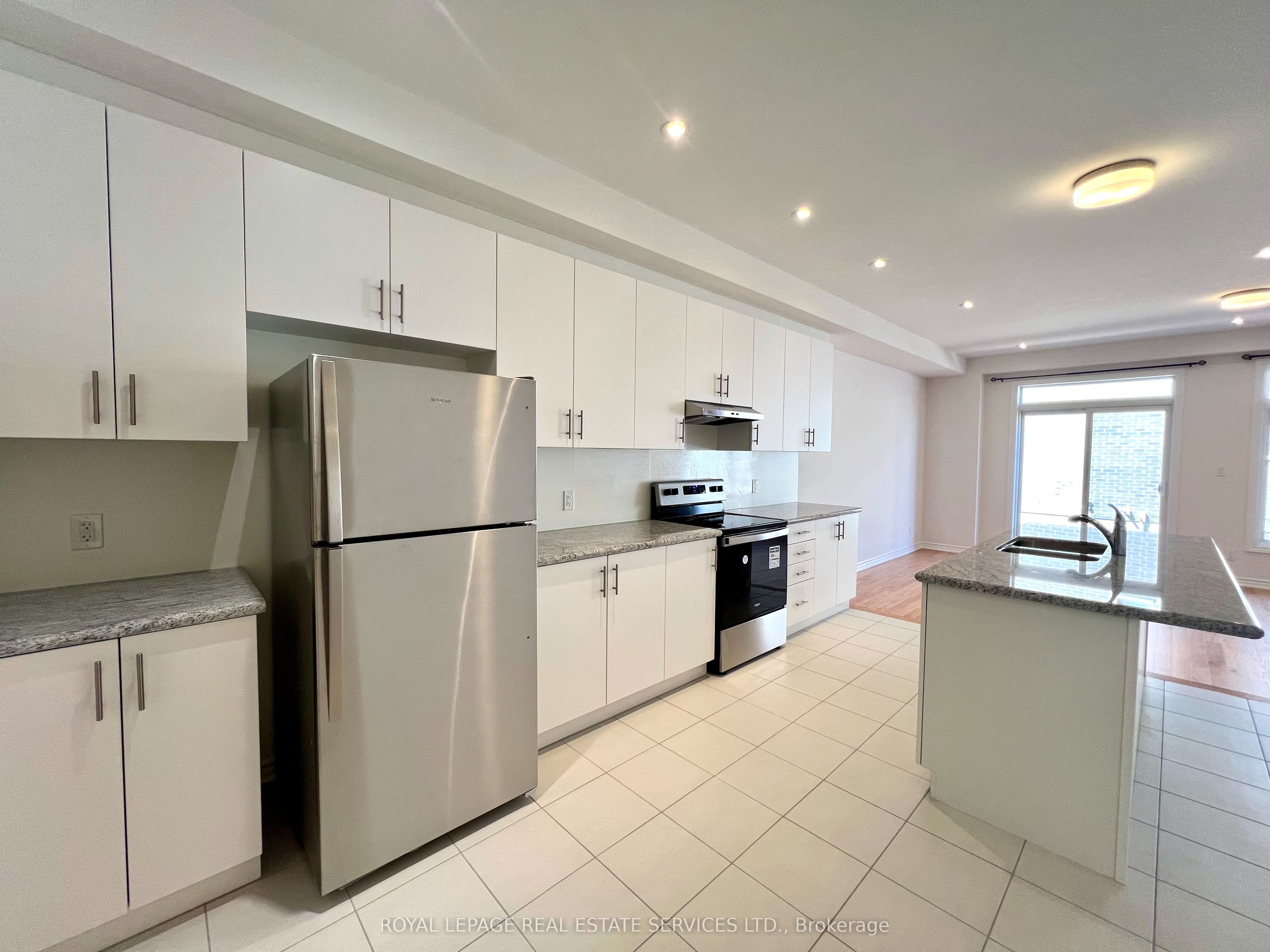 1182 Dartmouth Crescent Property Photo 7