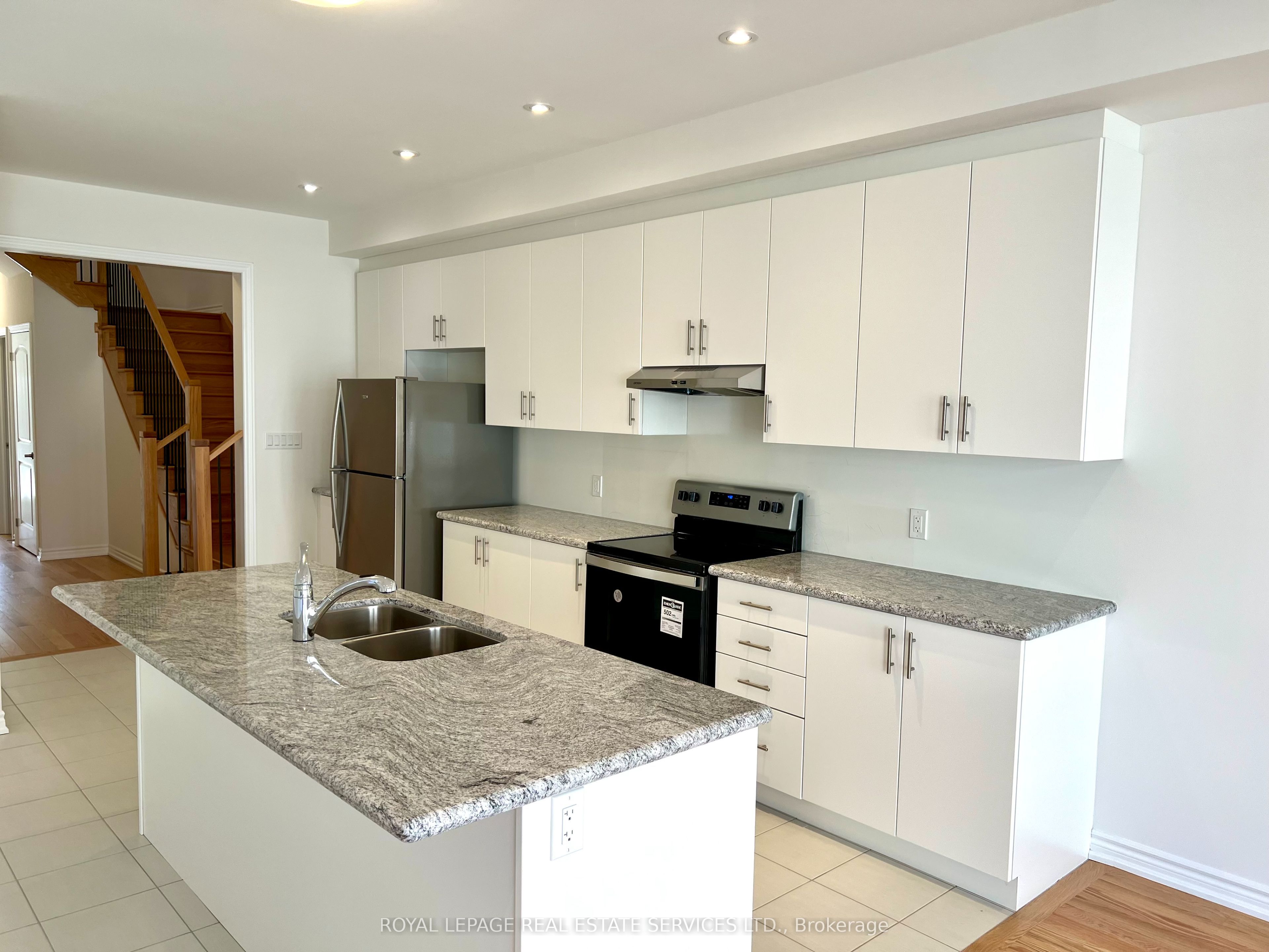 1182 Dartmouth Crescent Property Photo 10