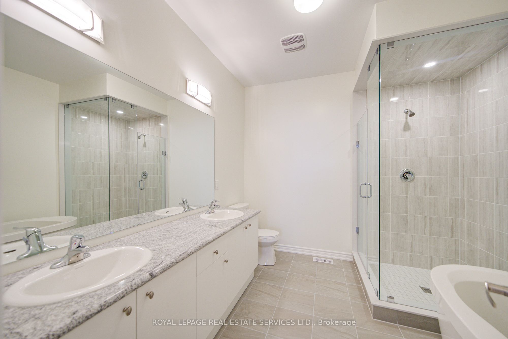 1182 Dartmouth Crescent Property Photo 17