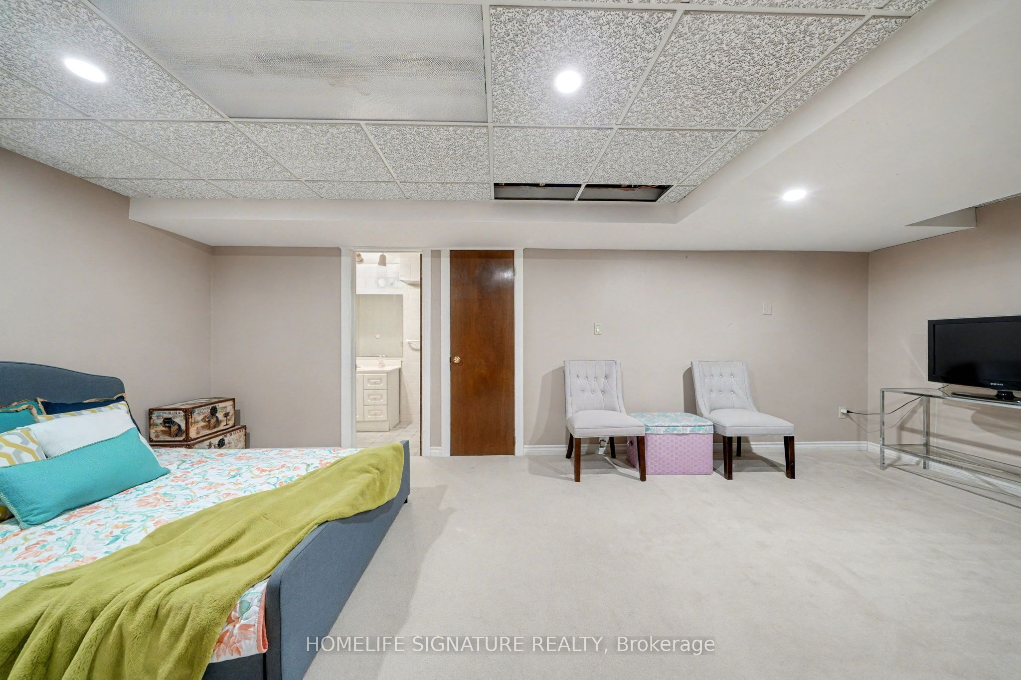 W13877354 Property Photo 7