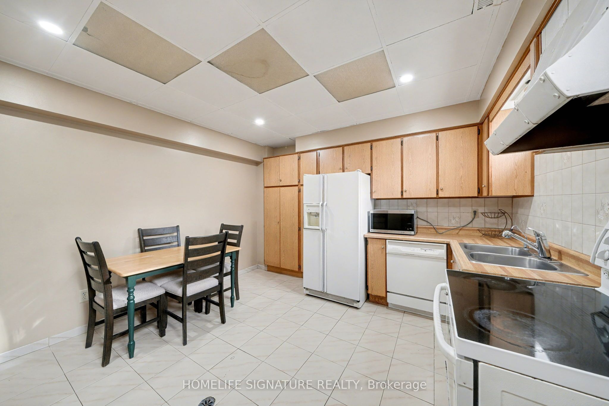 W13877354 Property Photo 11