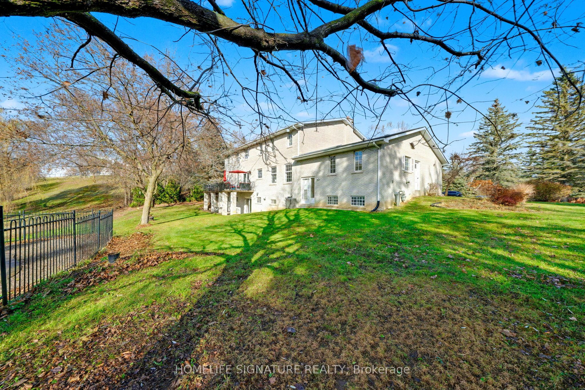 W13877354 Property Photo 14