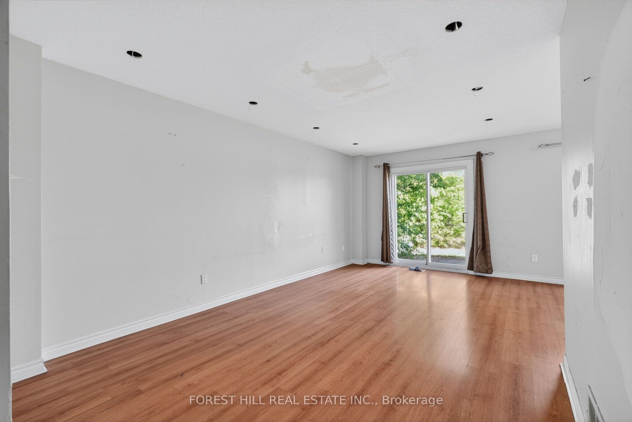 27 Saturn Drive Property Photo 5