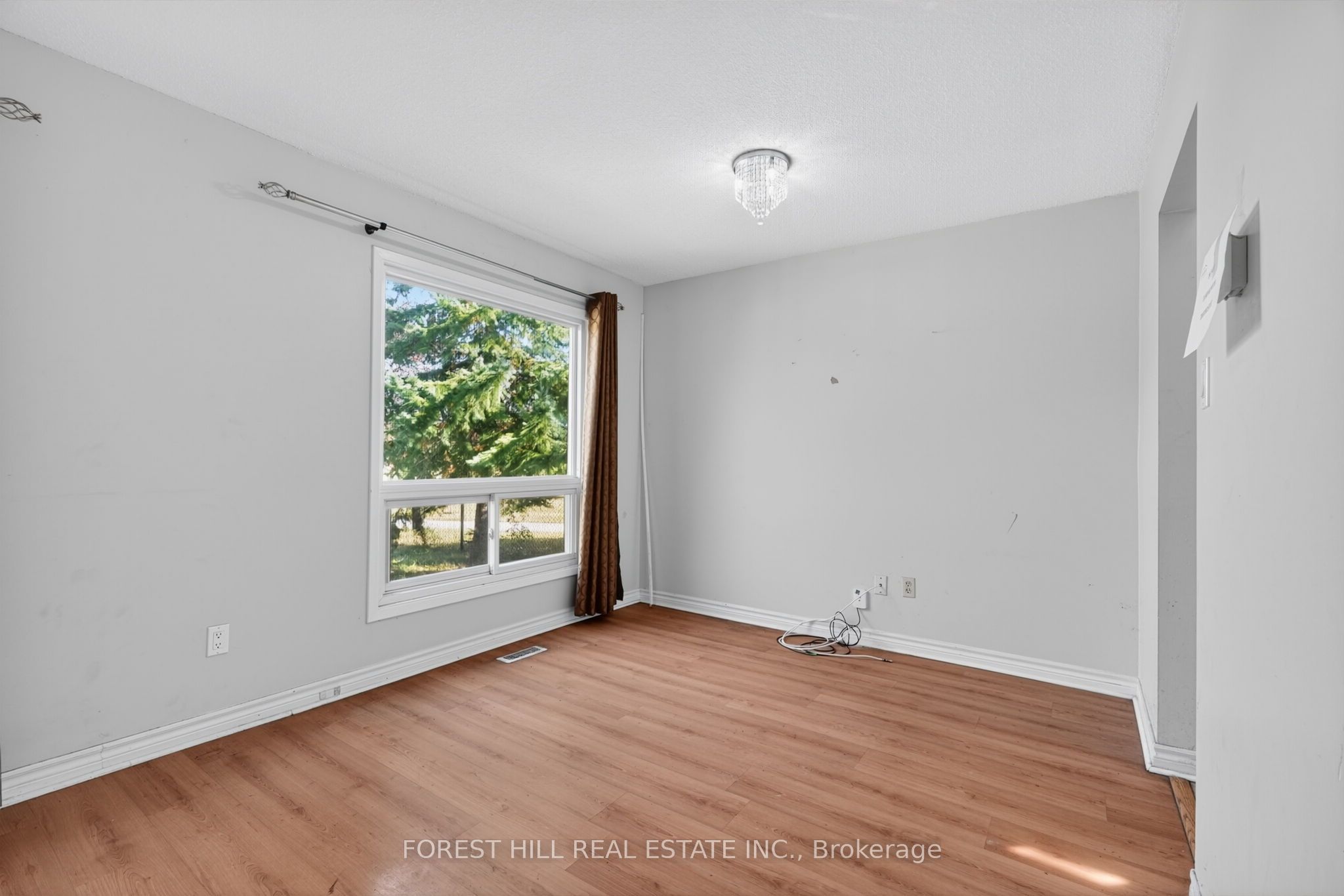 27 Saturn Drive Property Photo 8