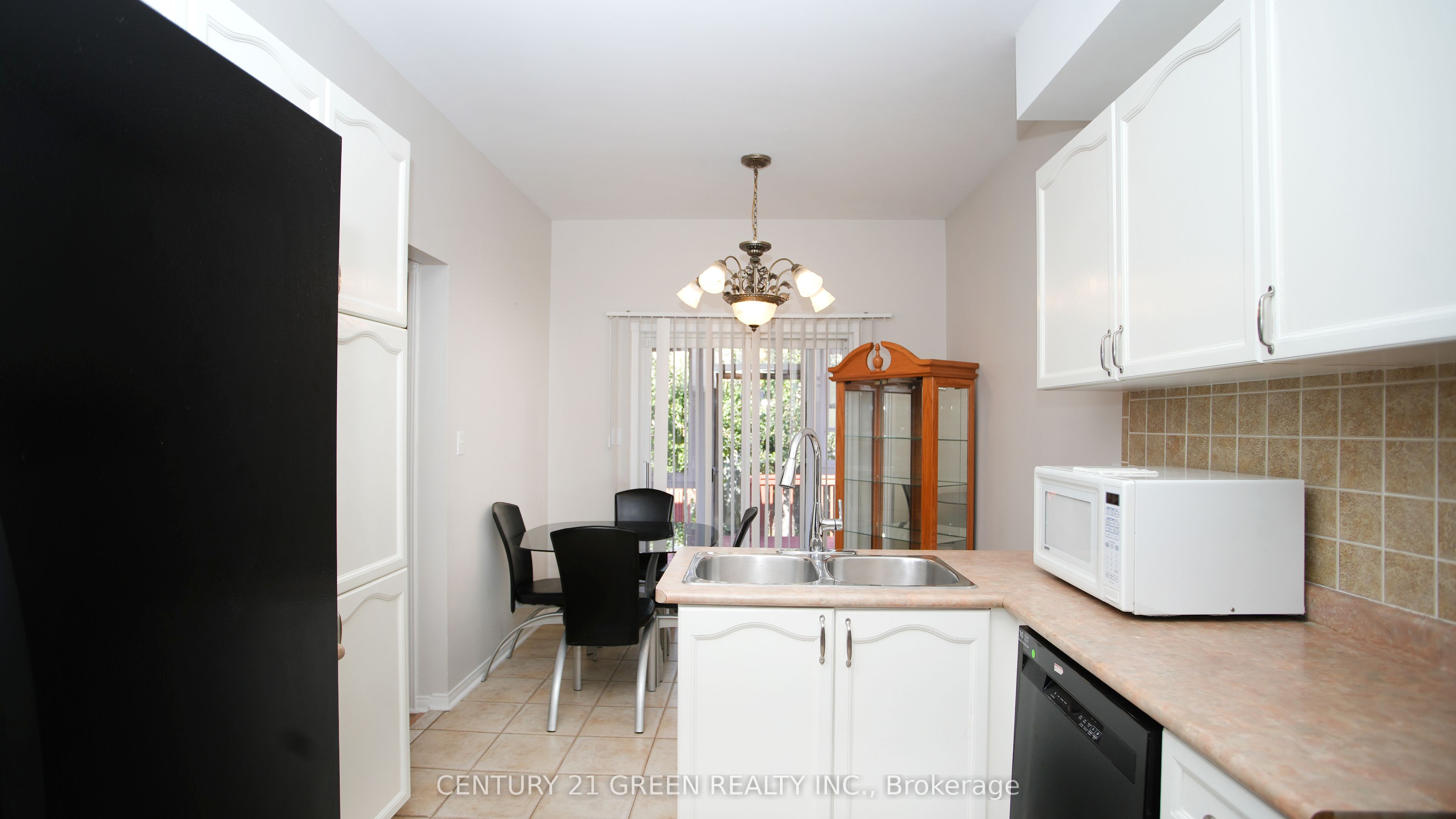 836 Avocado Crescent Property Photo 7